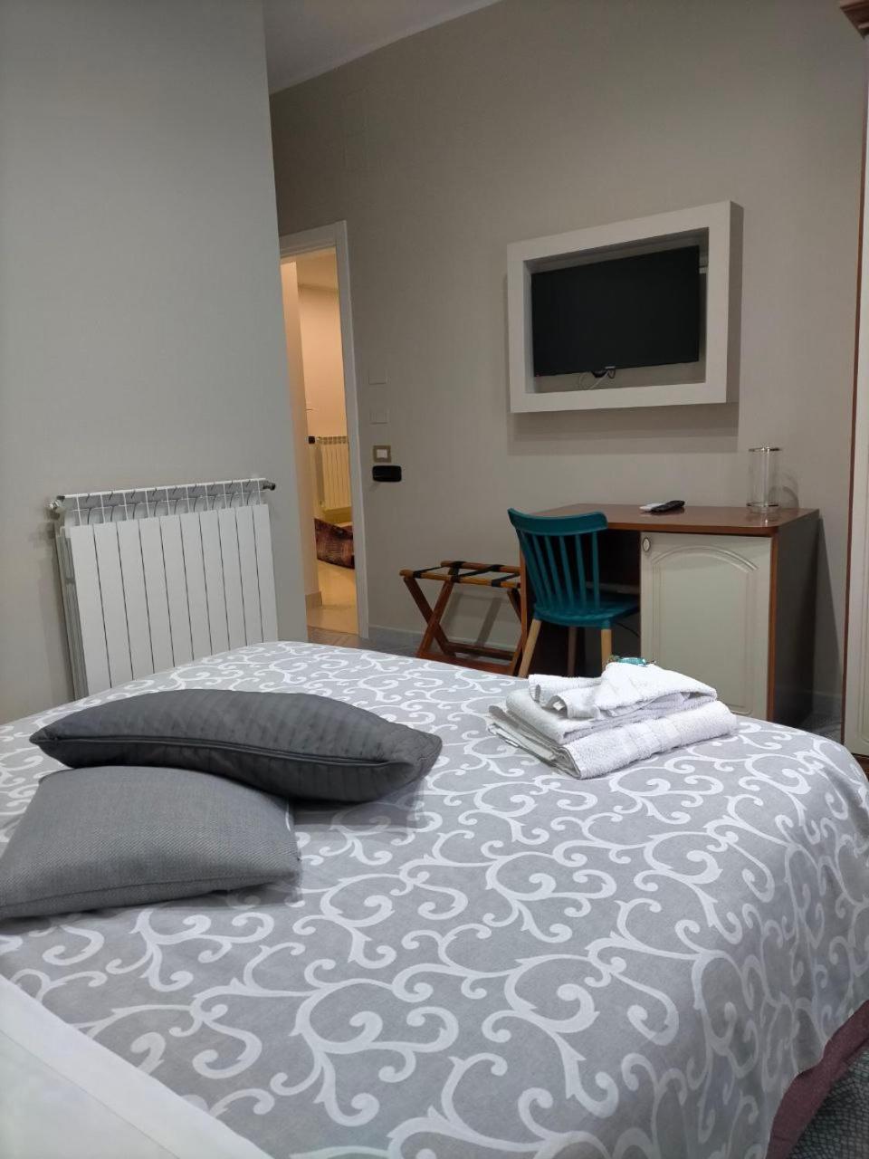 Standard Double or Twin Room photo 2