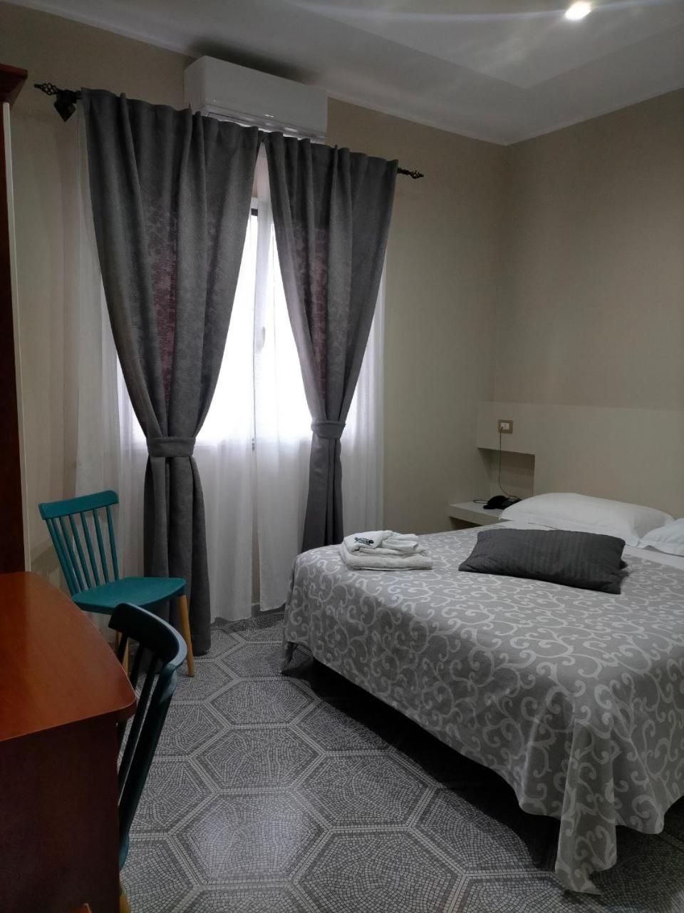 Standard Double or Twin Room photo 3