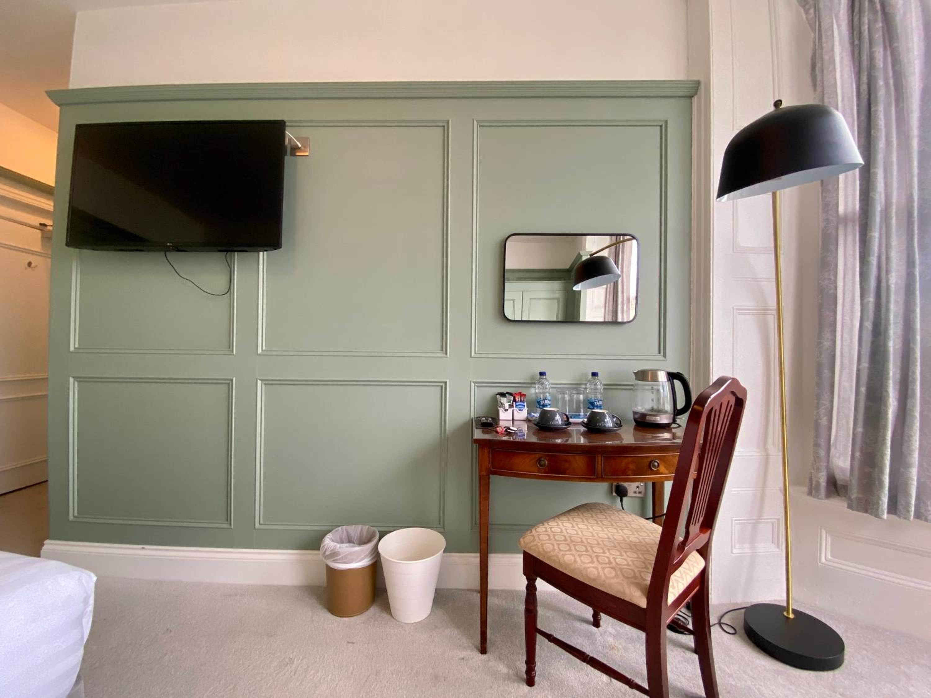 Deluxe Double Room with Side Sea View - Photo 10