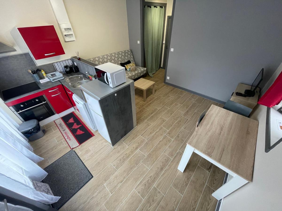 One-Bedroom Apartment photo 1