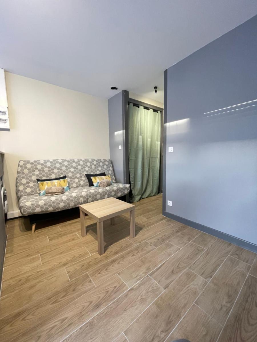 One-Bedroom Apartment photo 2