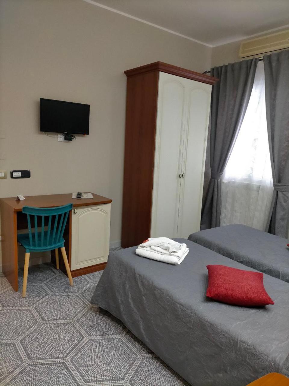 Standard Single Room with Shower photo 2