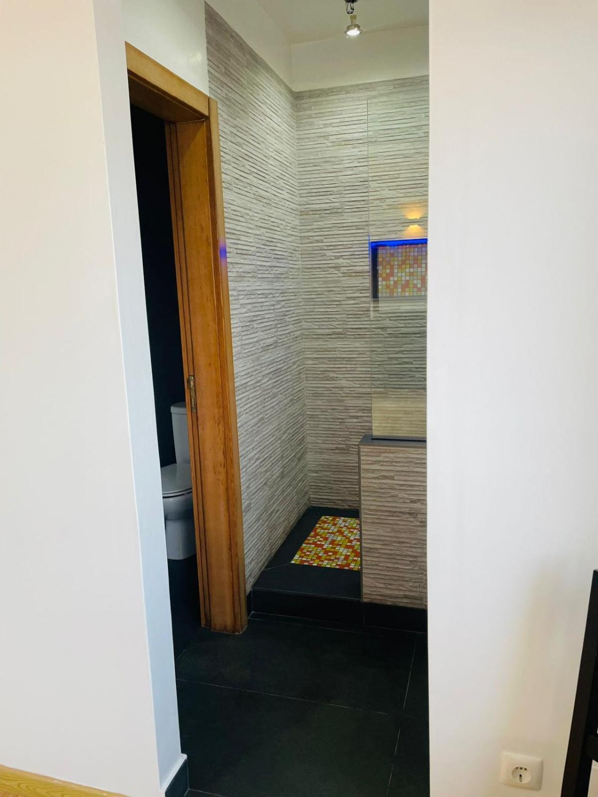 Double or Twin Room with Private Bathroom photo 3