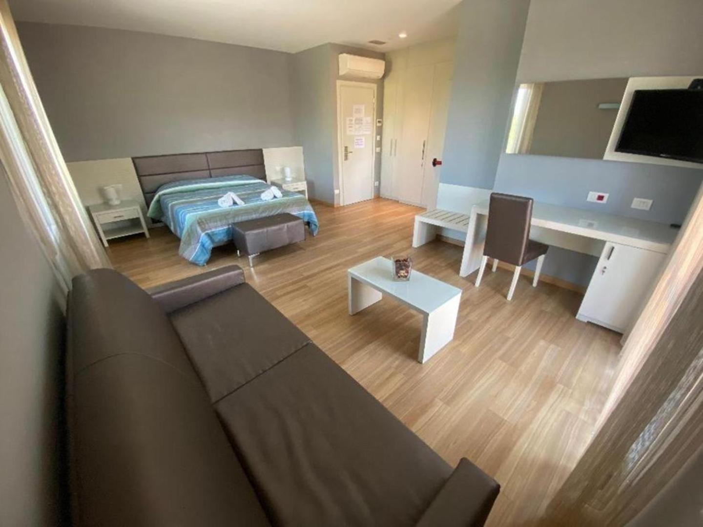 Superior Quadruple Room - Photo 4