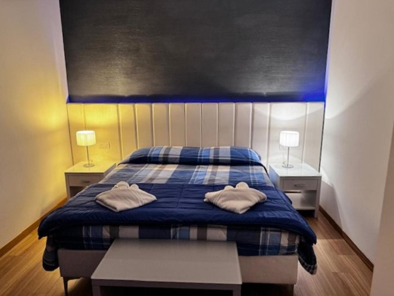 Deluxe Double Room with Shower - Photo 1