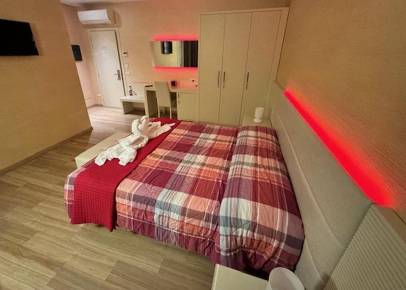 Junior Suite with Terrace - Photo 7