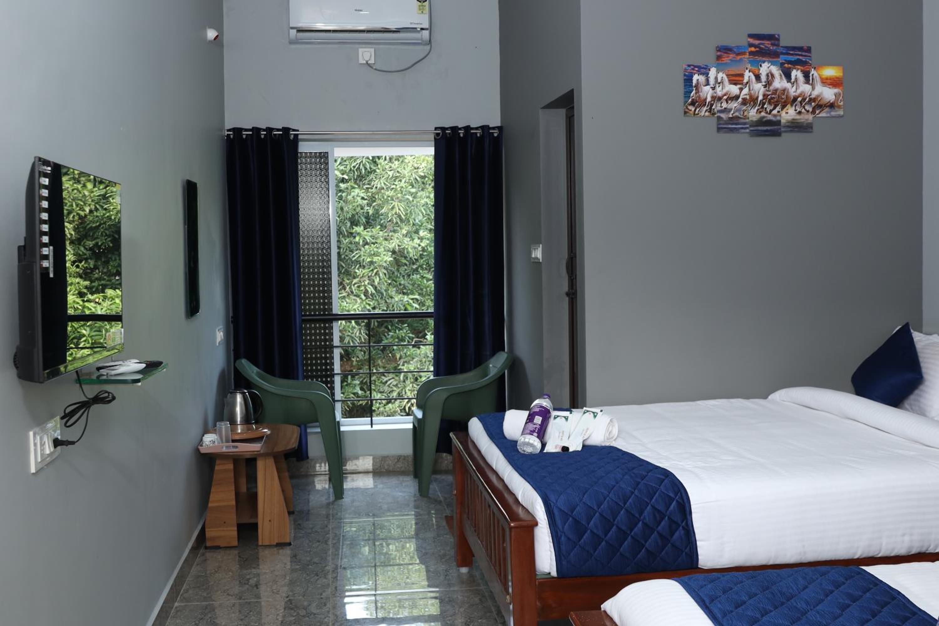 Deluxe Family Suite photo 1