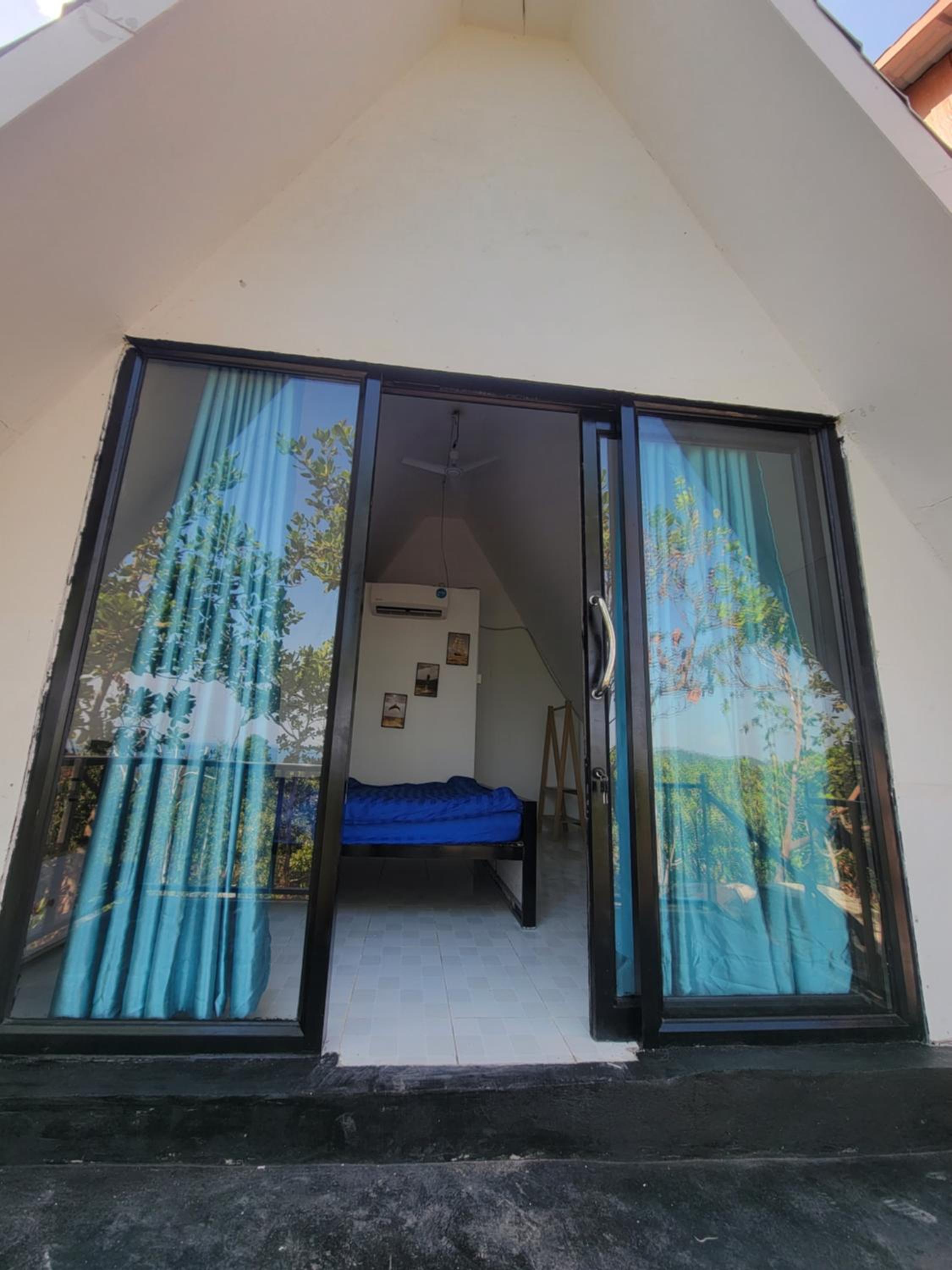Bungalow With Garden View photo 3