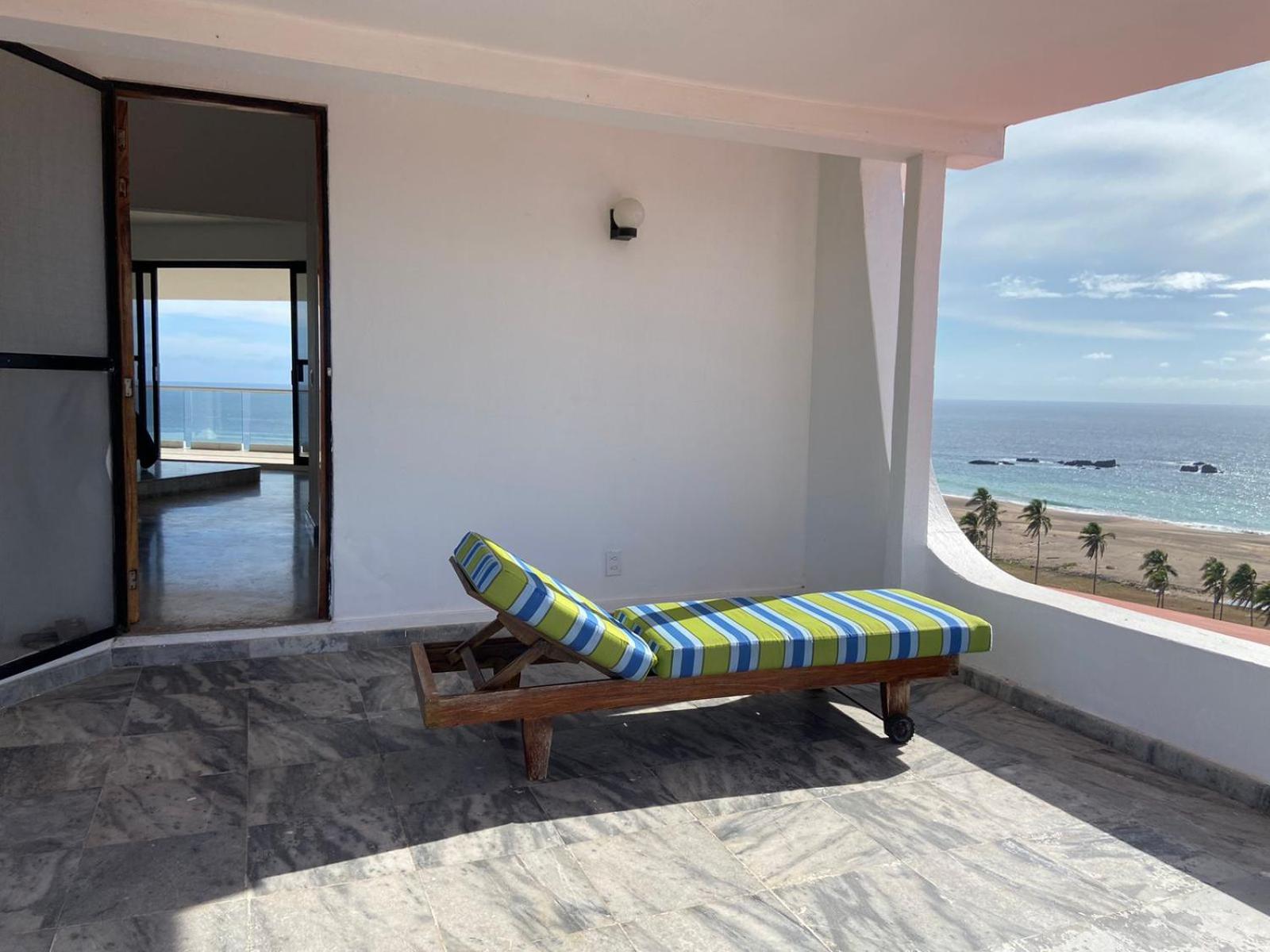 Deluxe Suite with Sea View photo 3