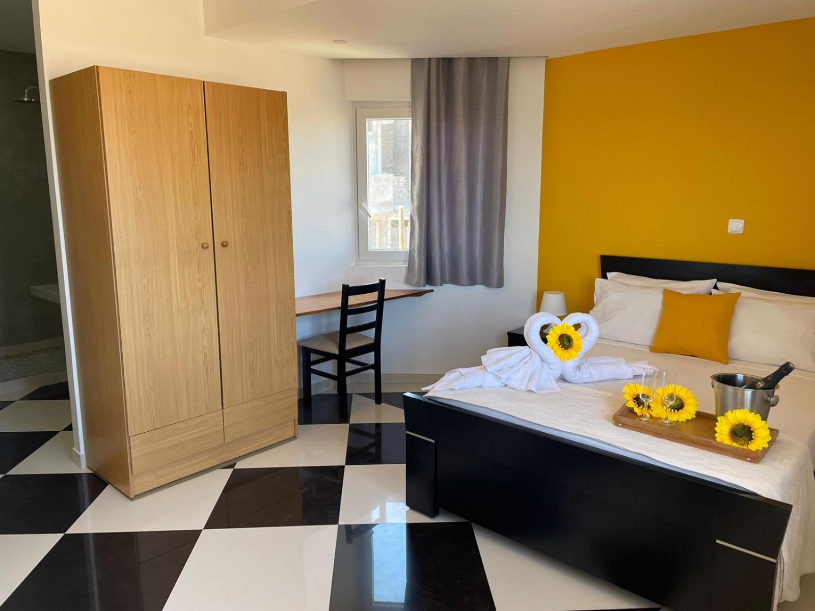 Double or Twin Room with Private Bathroom photo 3