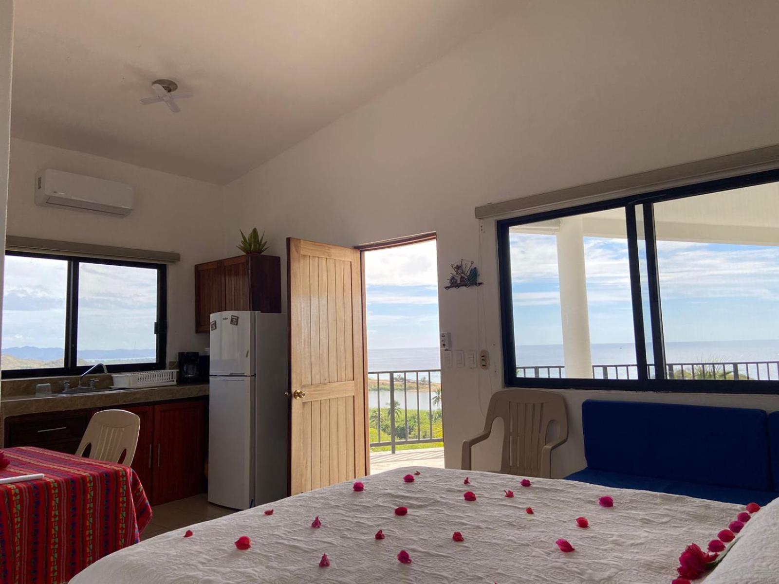 Deluxe Twin Room with Sea View photo 1