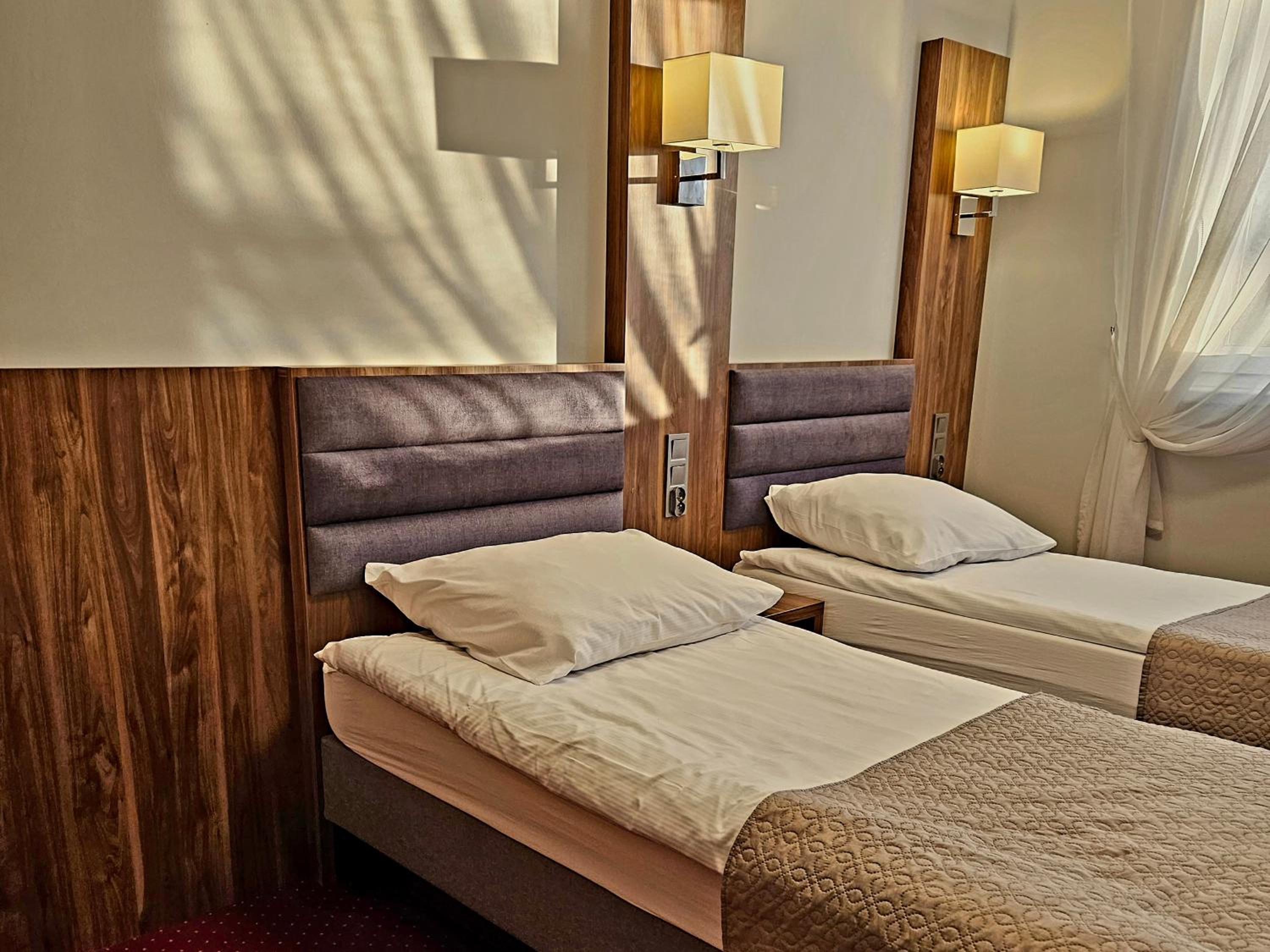 Double or Twin Room - Photo 23