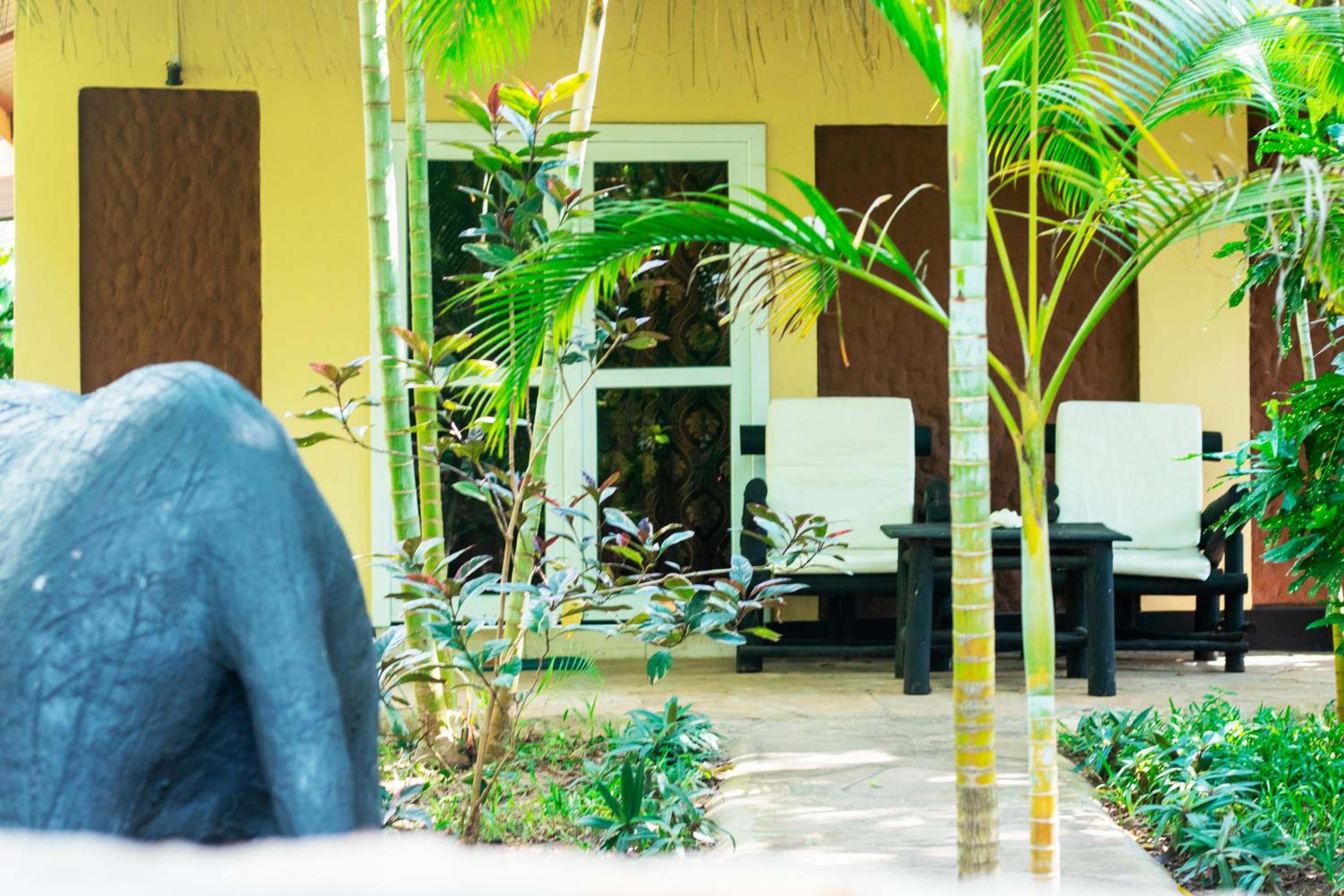 Deluxe Bungalow with Garden View - Photo 4