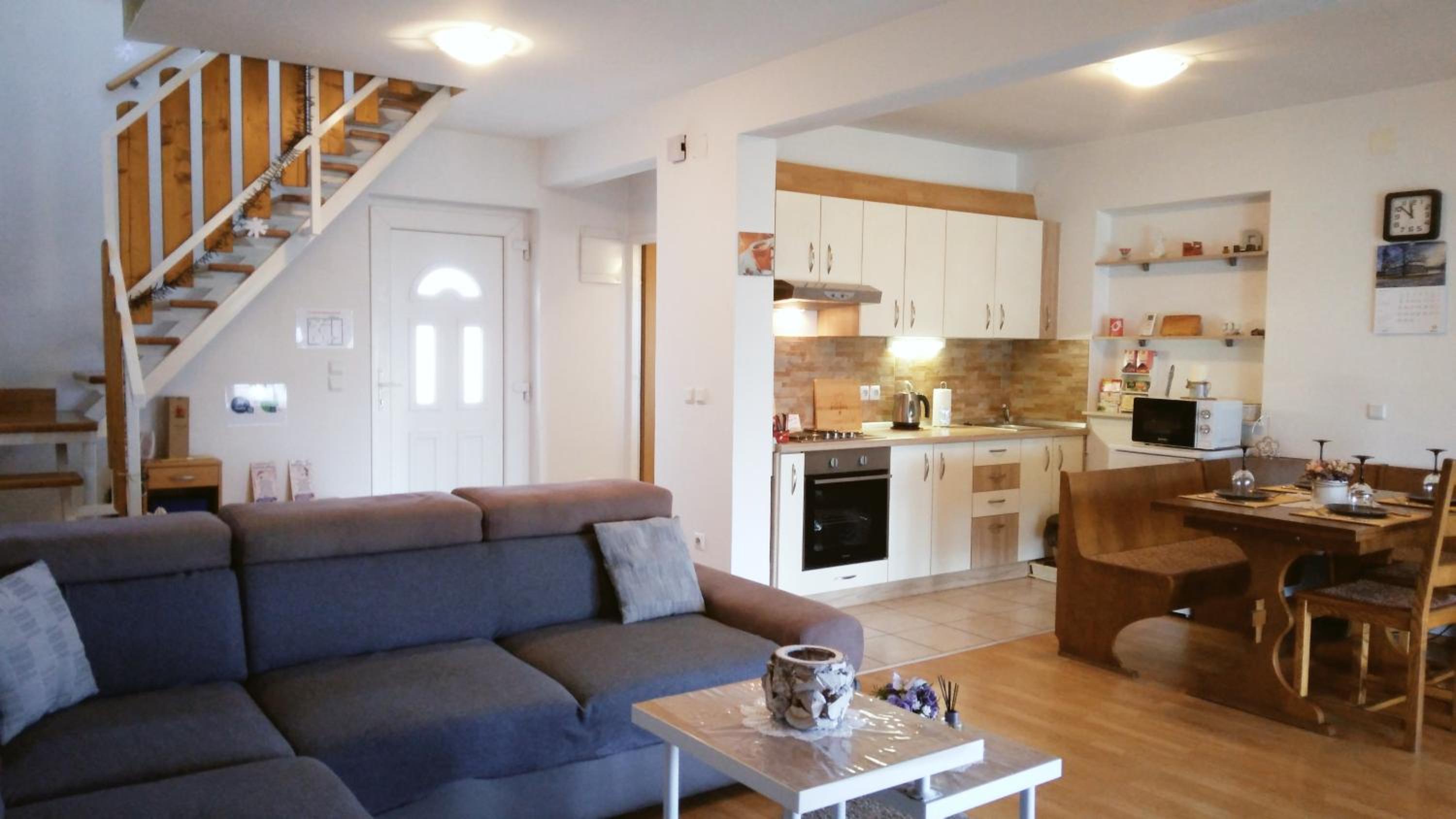 Two-Bedroom House - Photo 8