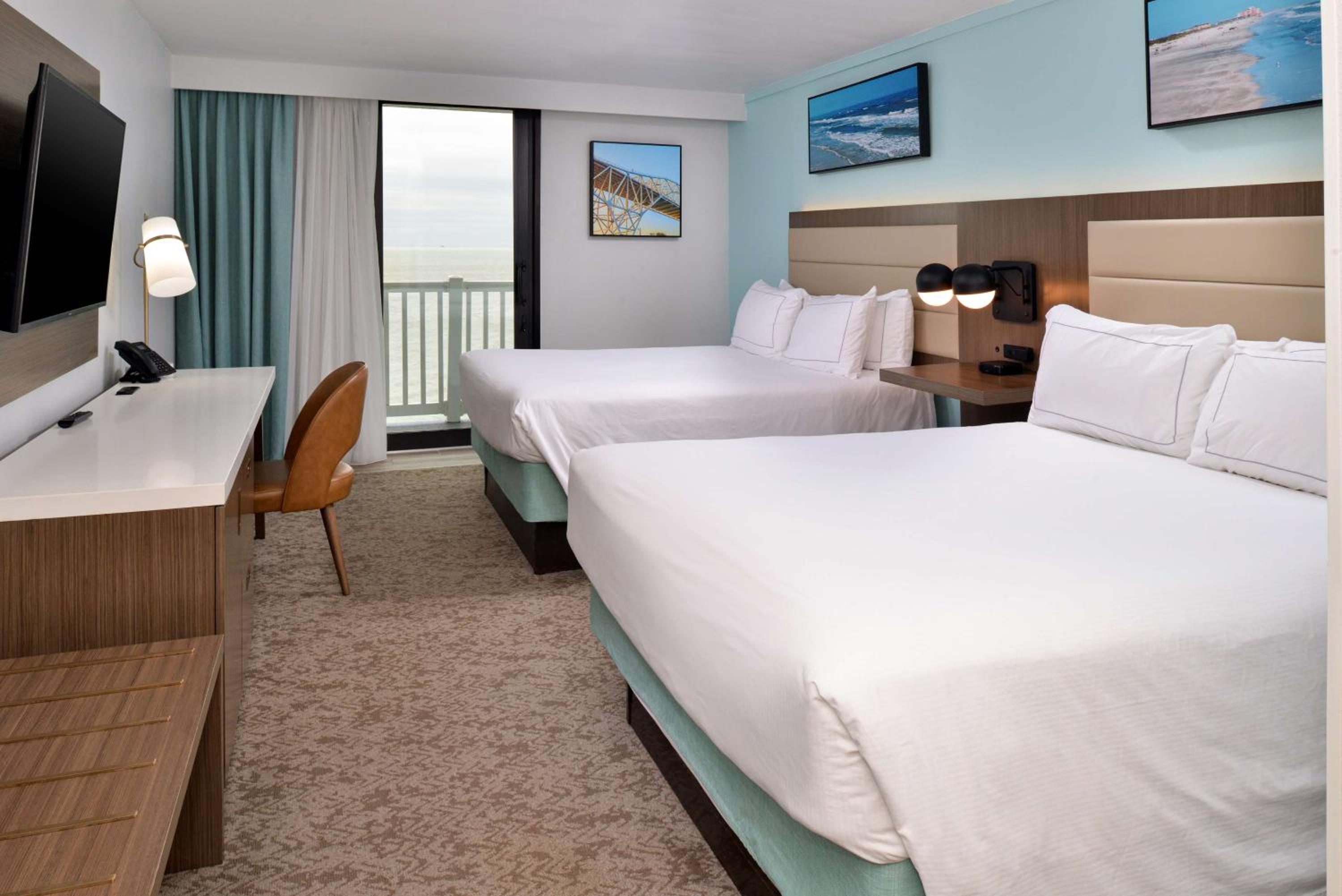 Premium Queen Room with Two Queen Beds and Bay View - Higher Floor