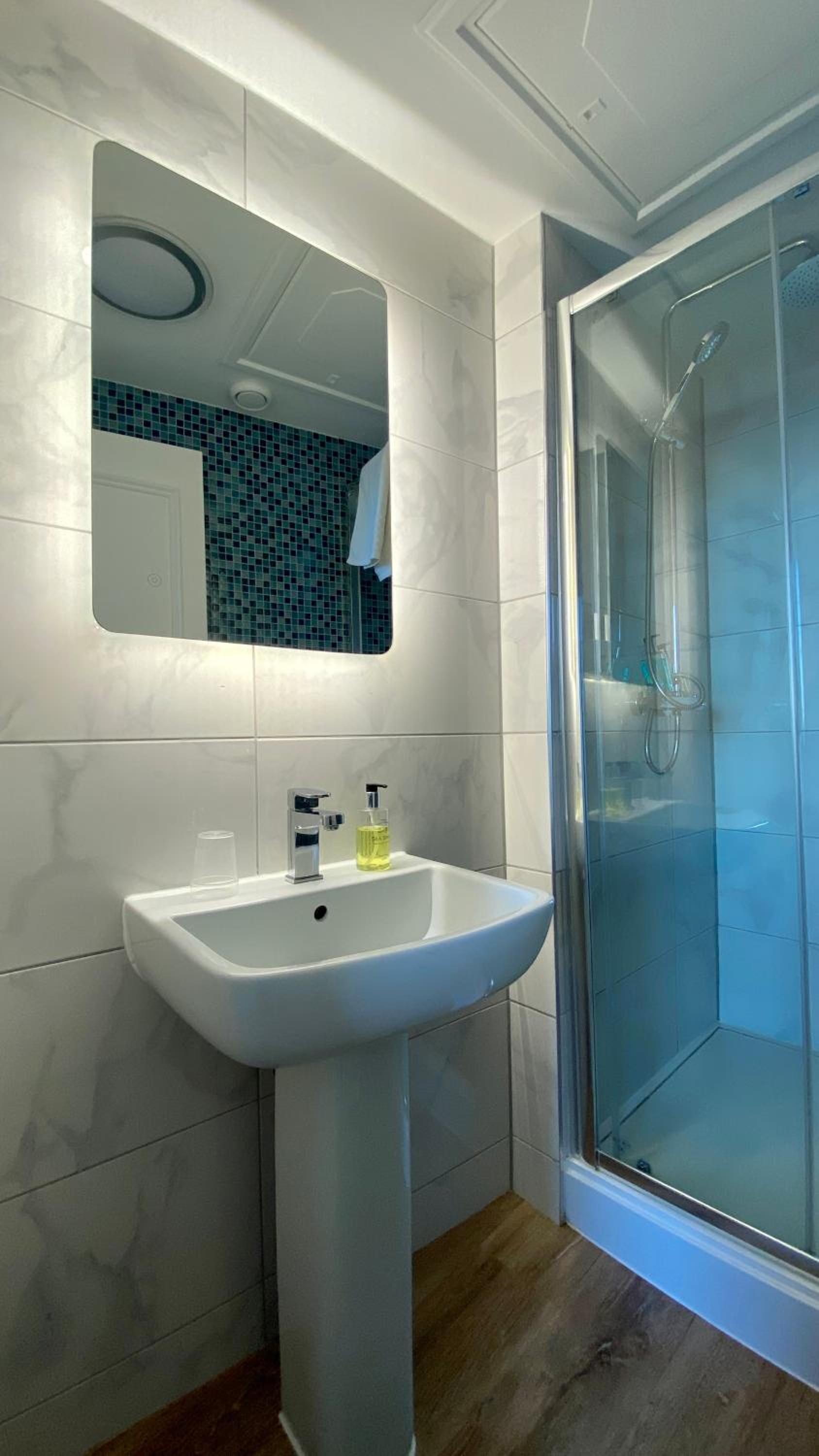 Double Room with Sea View - Photo 7