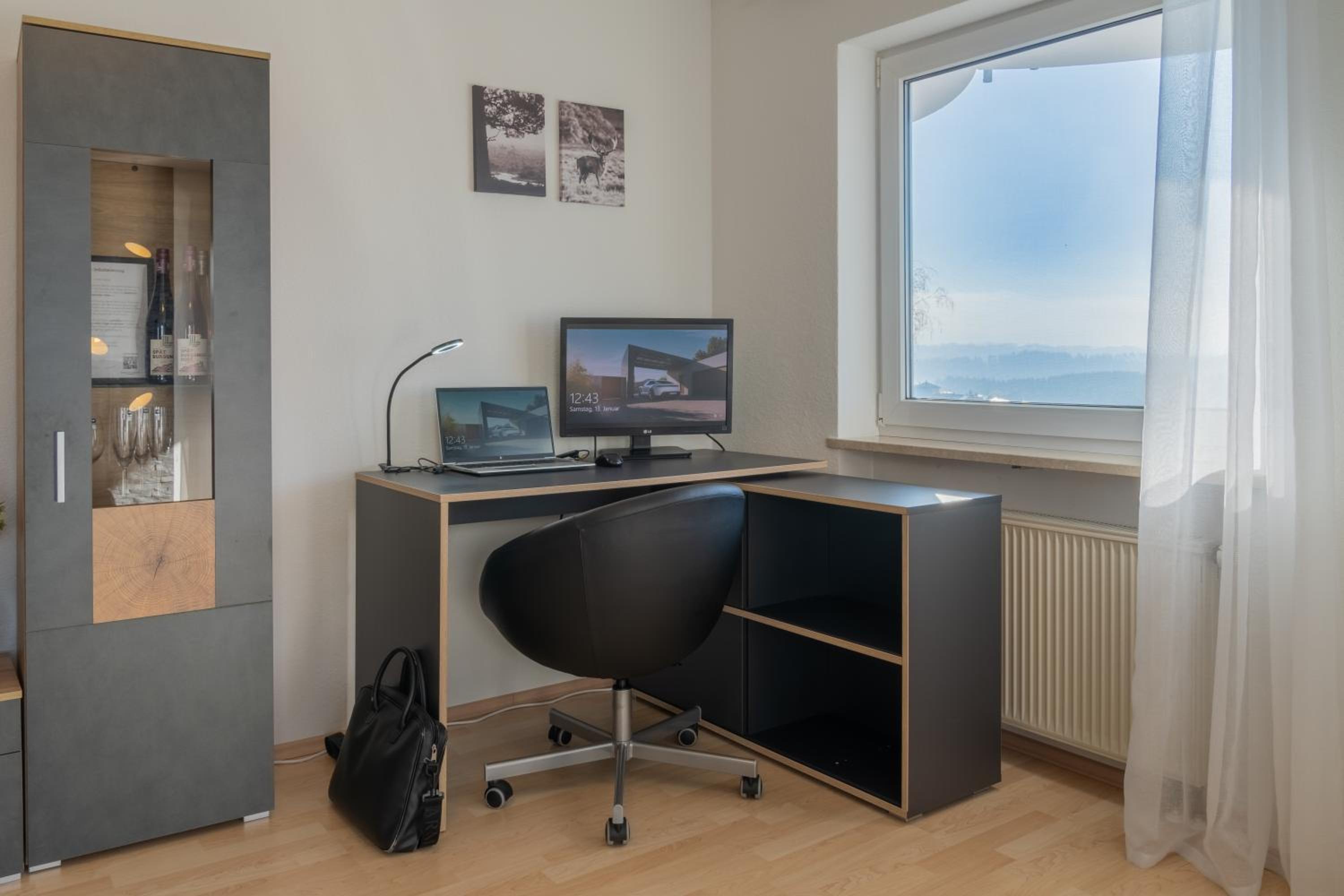 One-Bedroom Apartment photo 1
