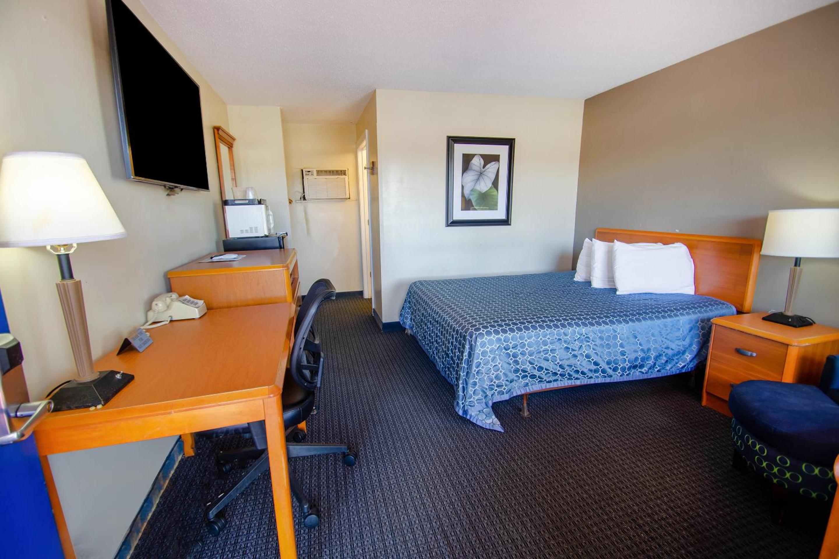 Queen Room photo 1