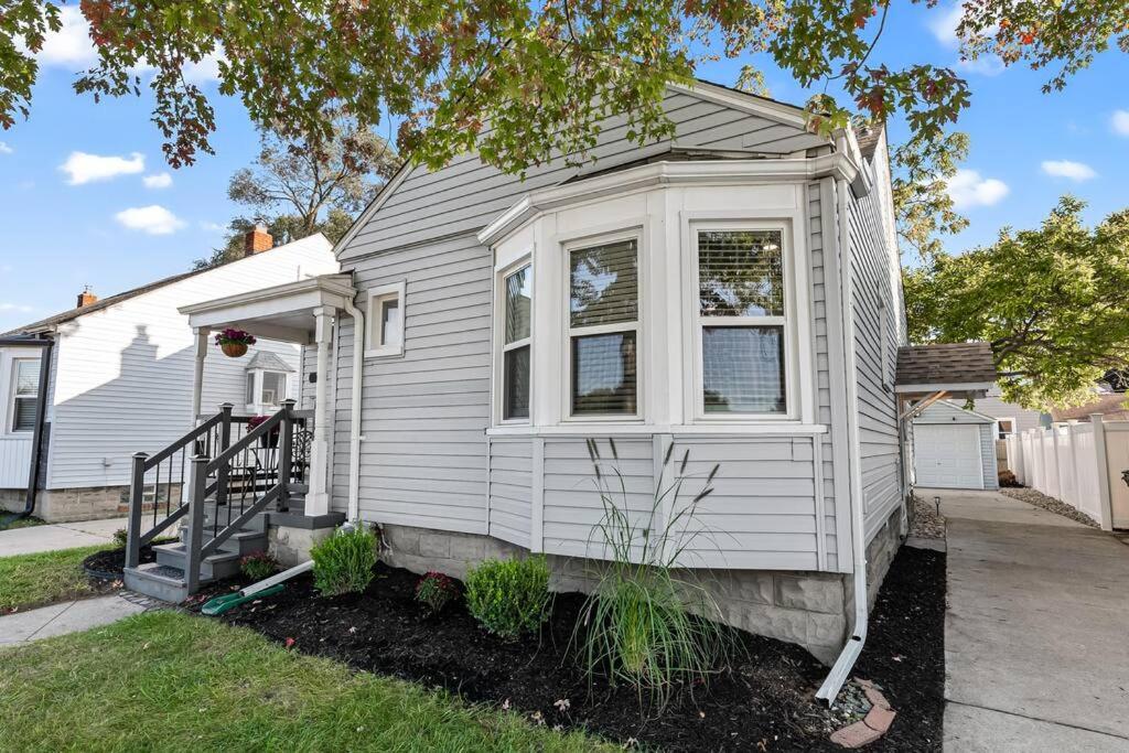 Three-Bedroom House photo 3