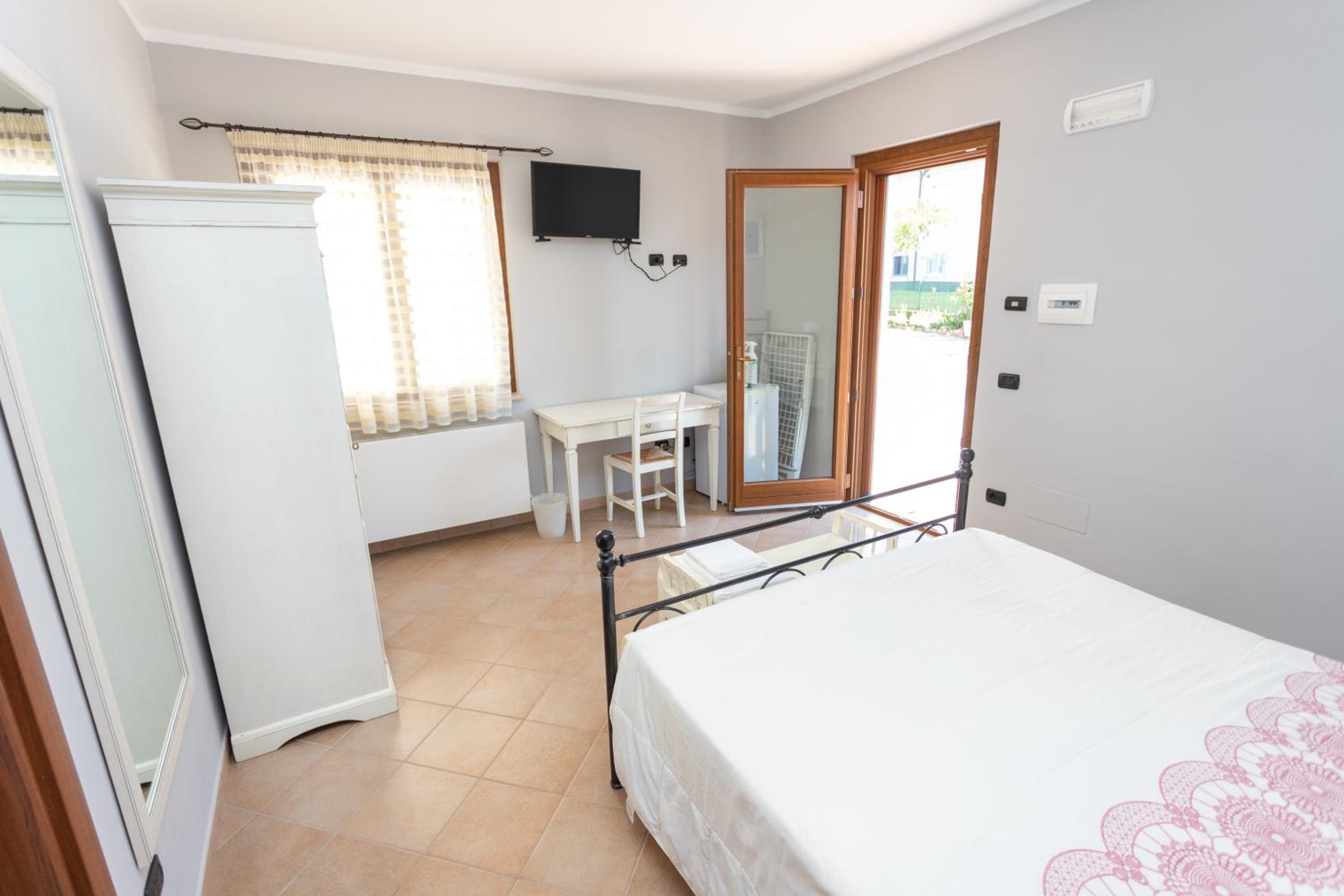 Double Room - Photo 4
