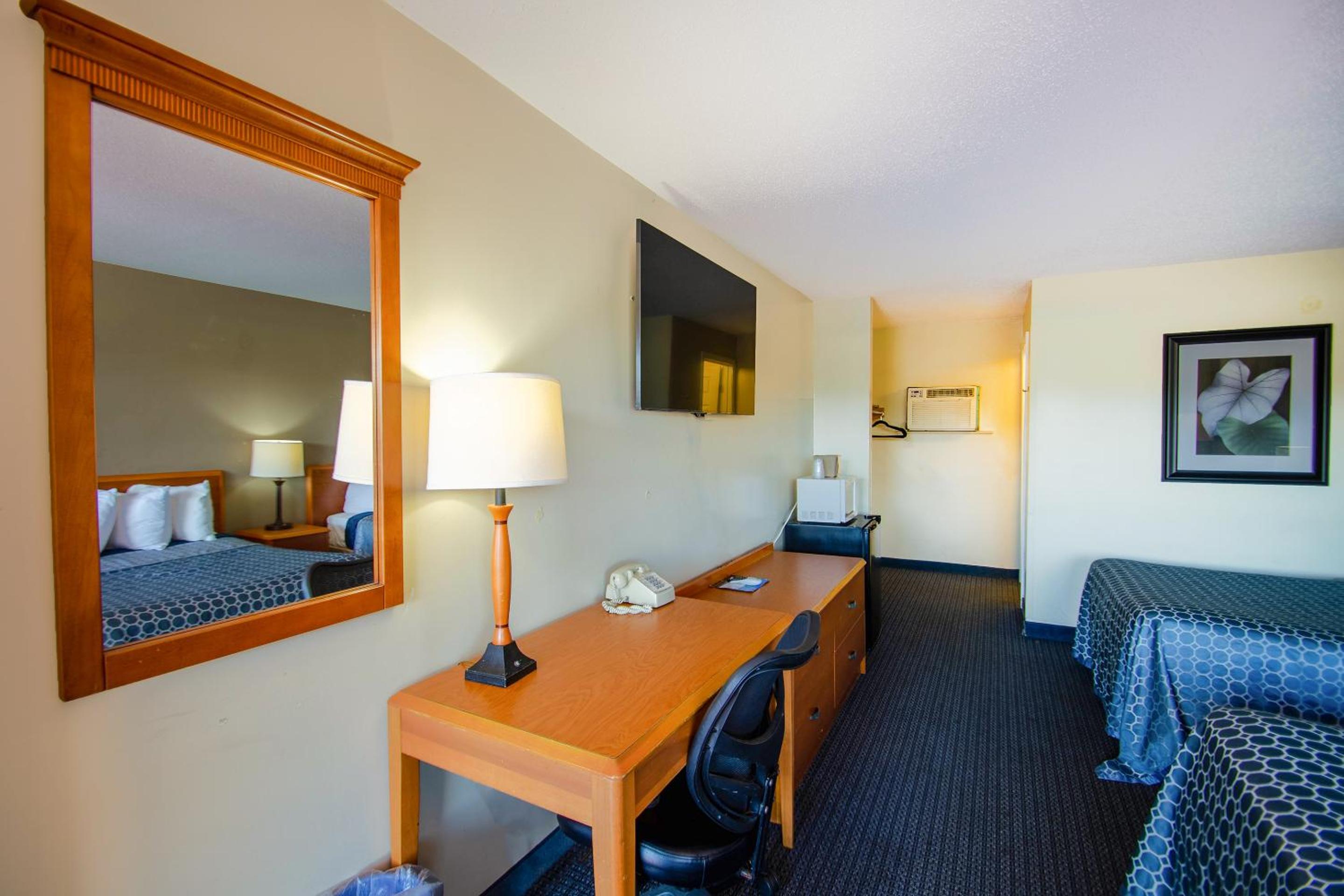 Queen Room With Two Queen Beds photo 1