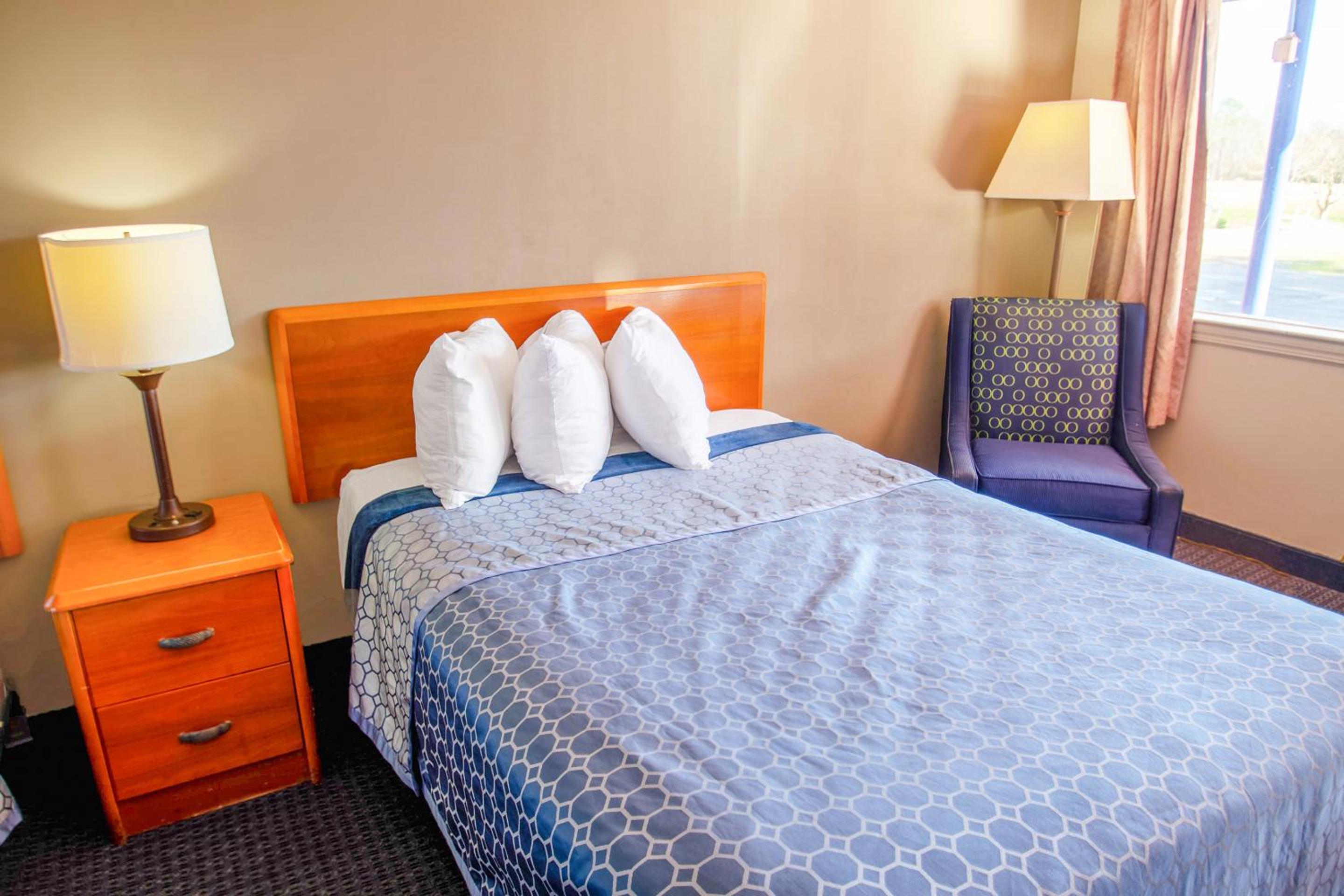 Queen Room With Two Queen Beds photo 3