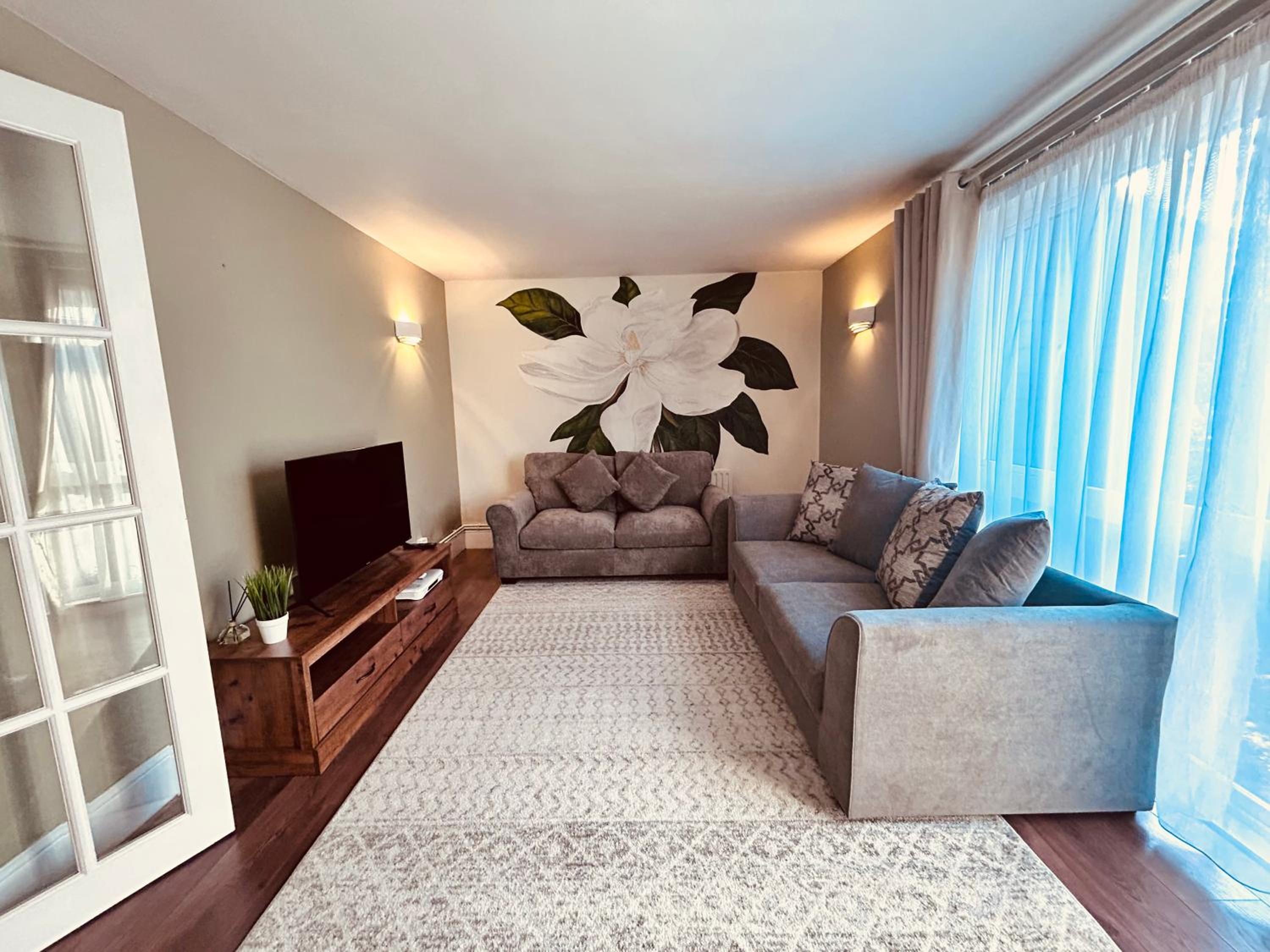 Three-Bedroom Apartment photo 2
