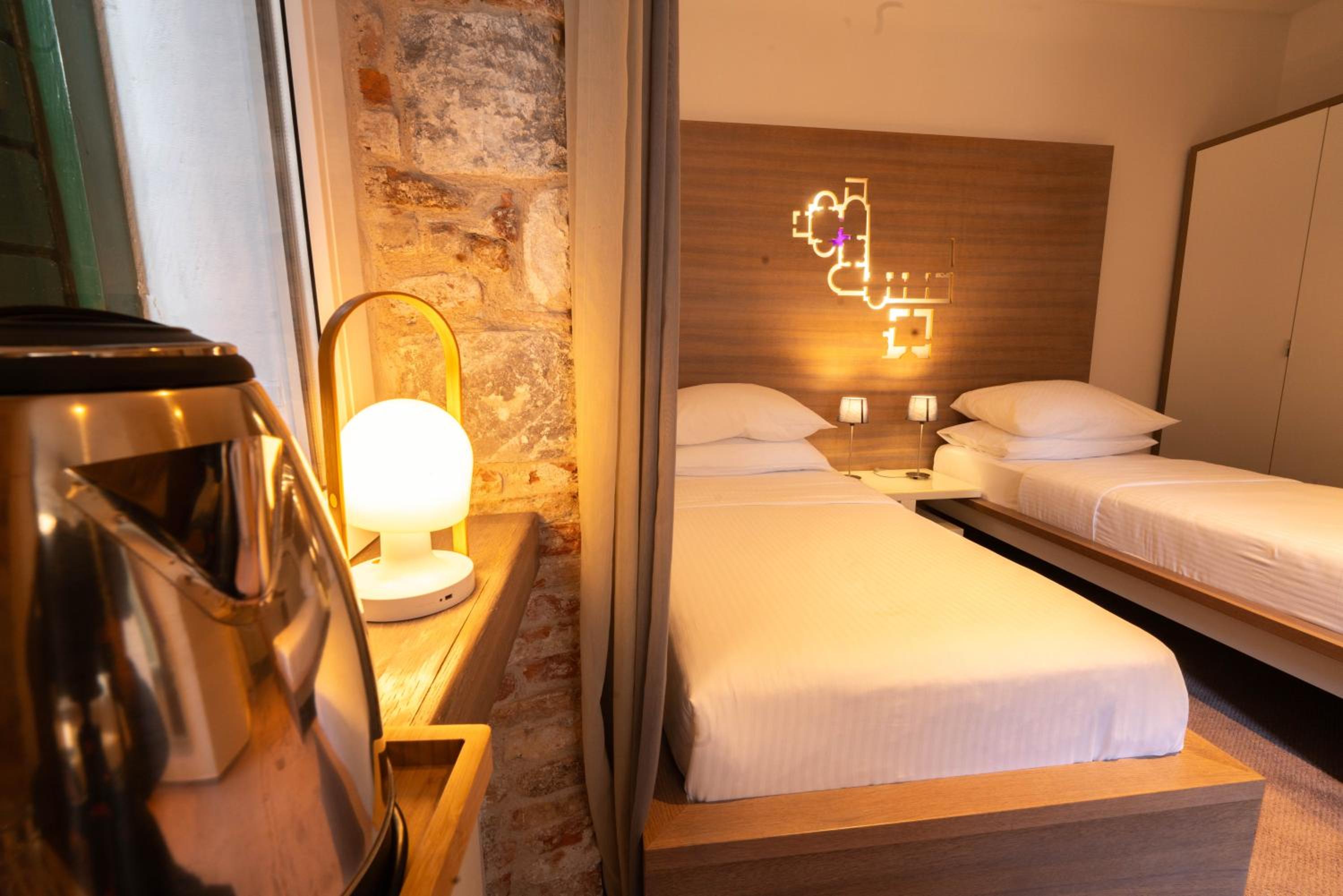 Standard Twin Room - Photo 1