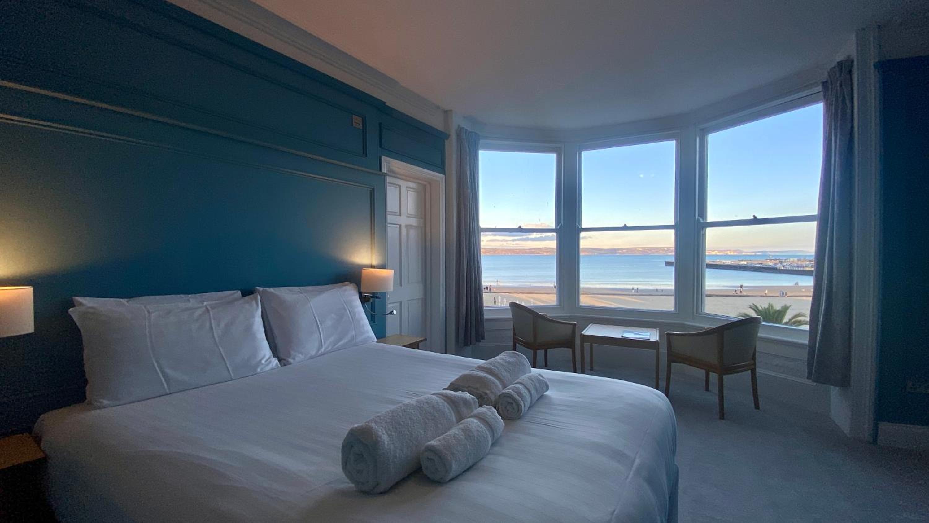 Deluxe Double Room with Side Sea View - Photo 2