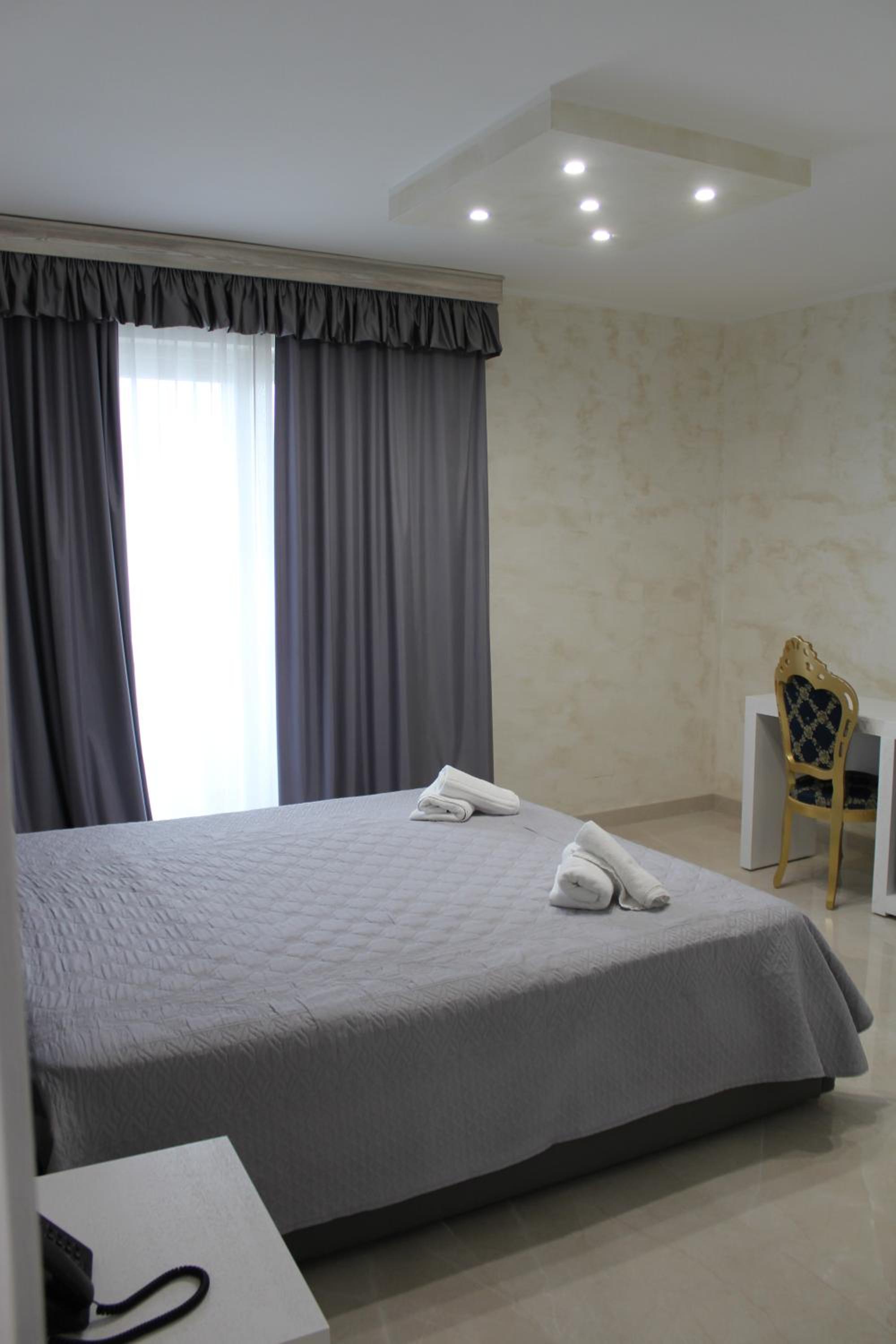 Large Double Room - Annex - Photo 1