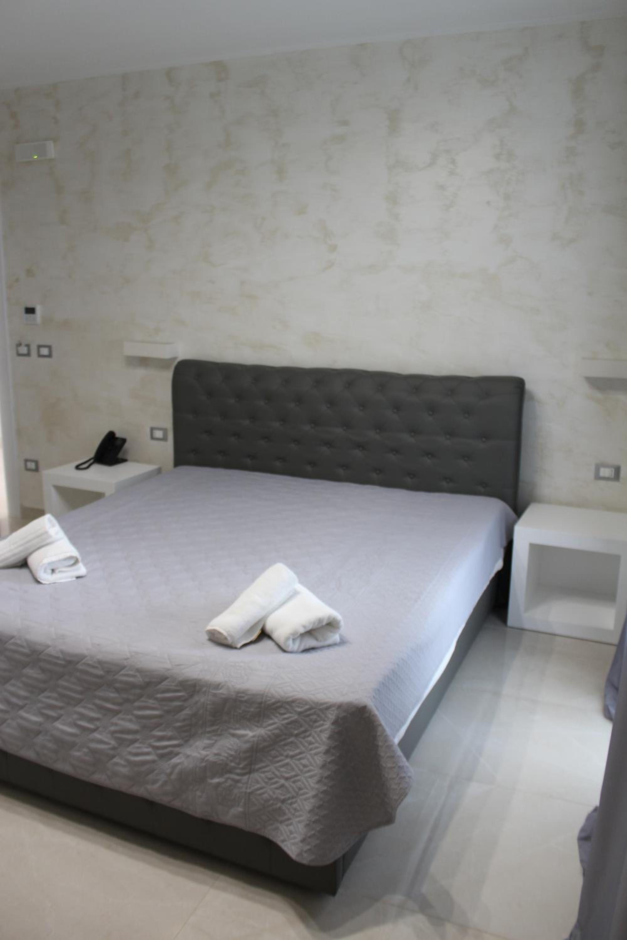 Large Double Room - Annex - Photo 7
