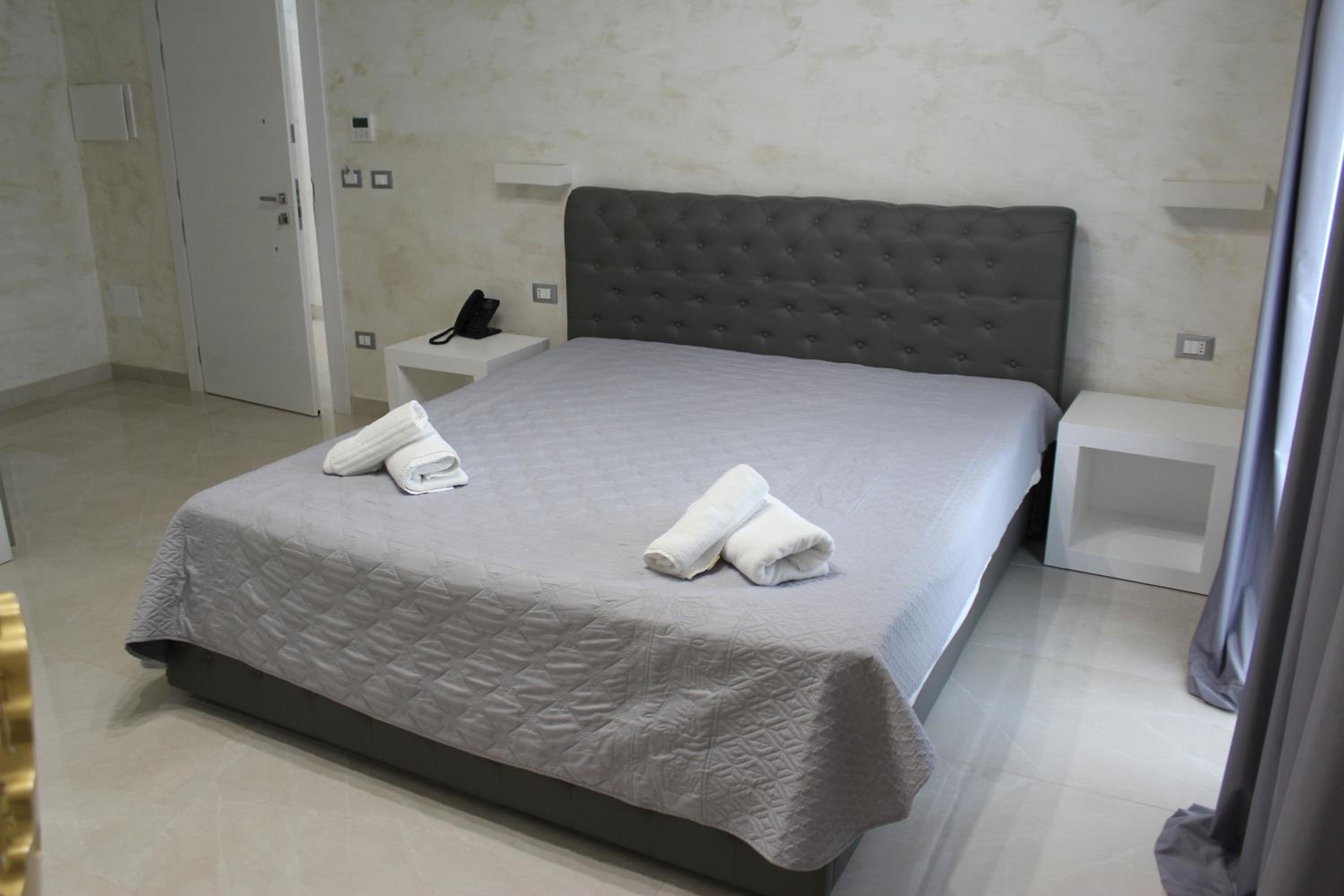 Large Double Room - Annex - Photo 8