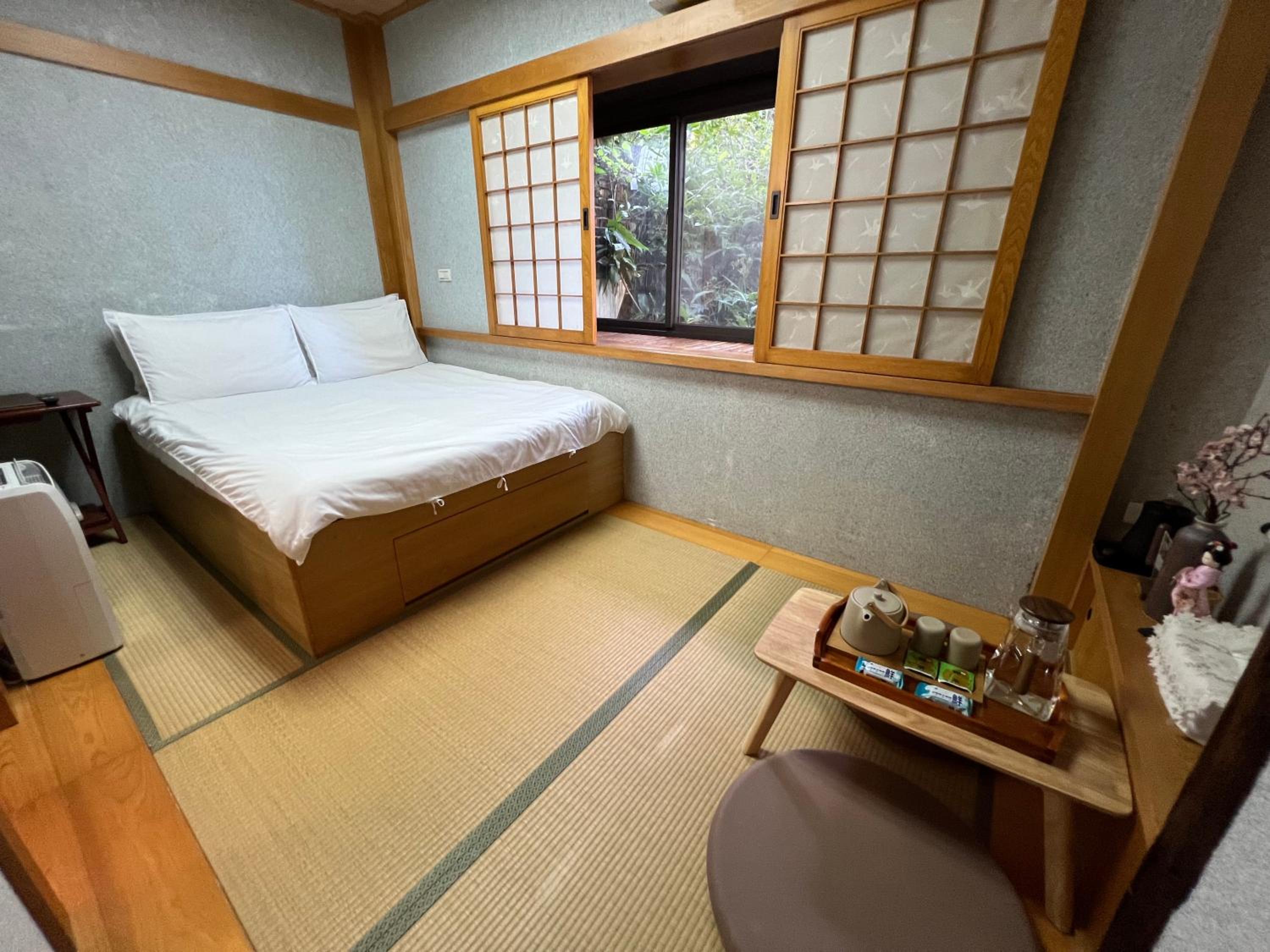 Double Room with Mountain View and Bath