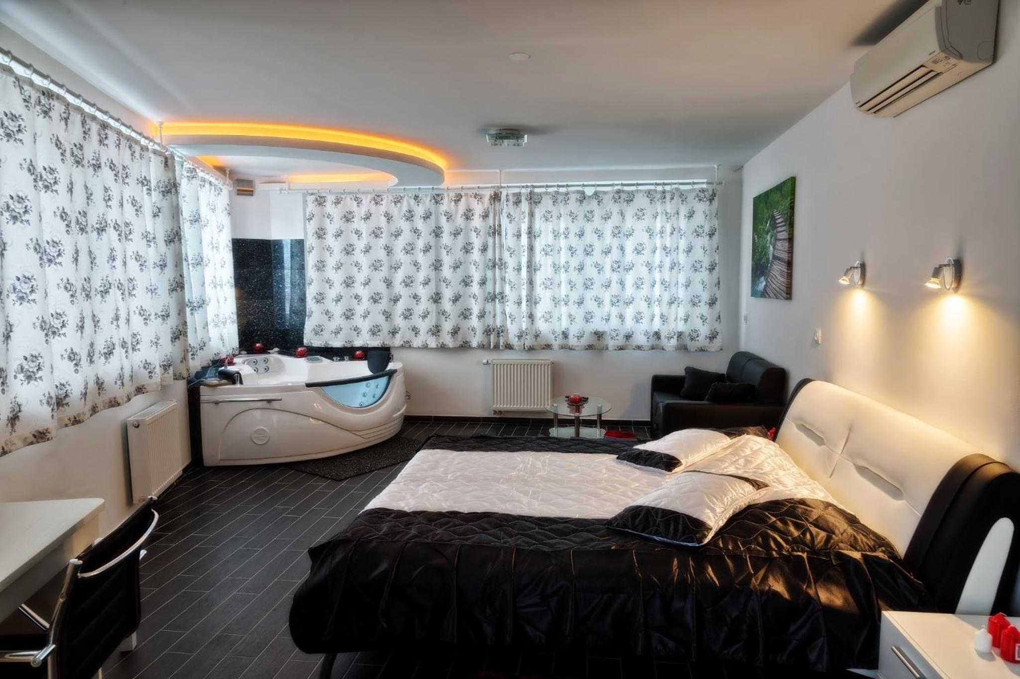 Deluxe Double Room with Spa Bath  - Photo 4