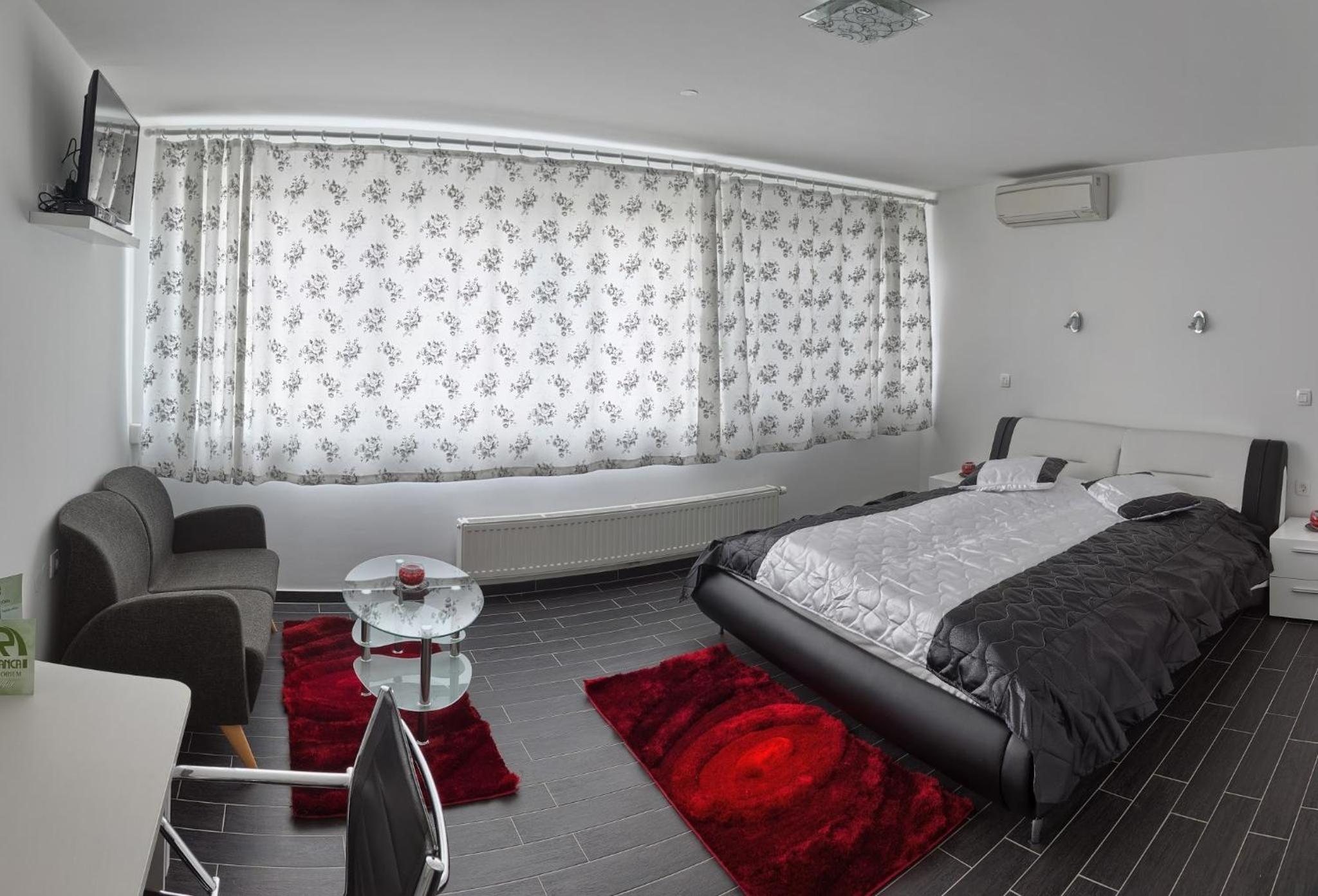 Deluxe Double Room with City View - Photo 2