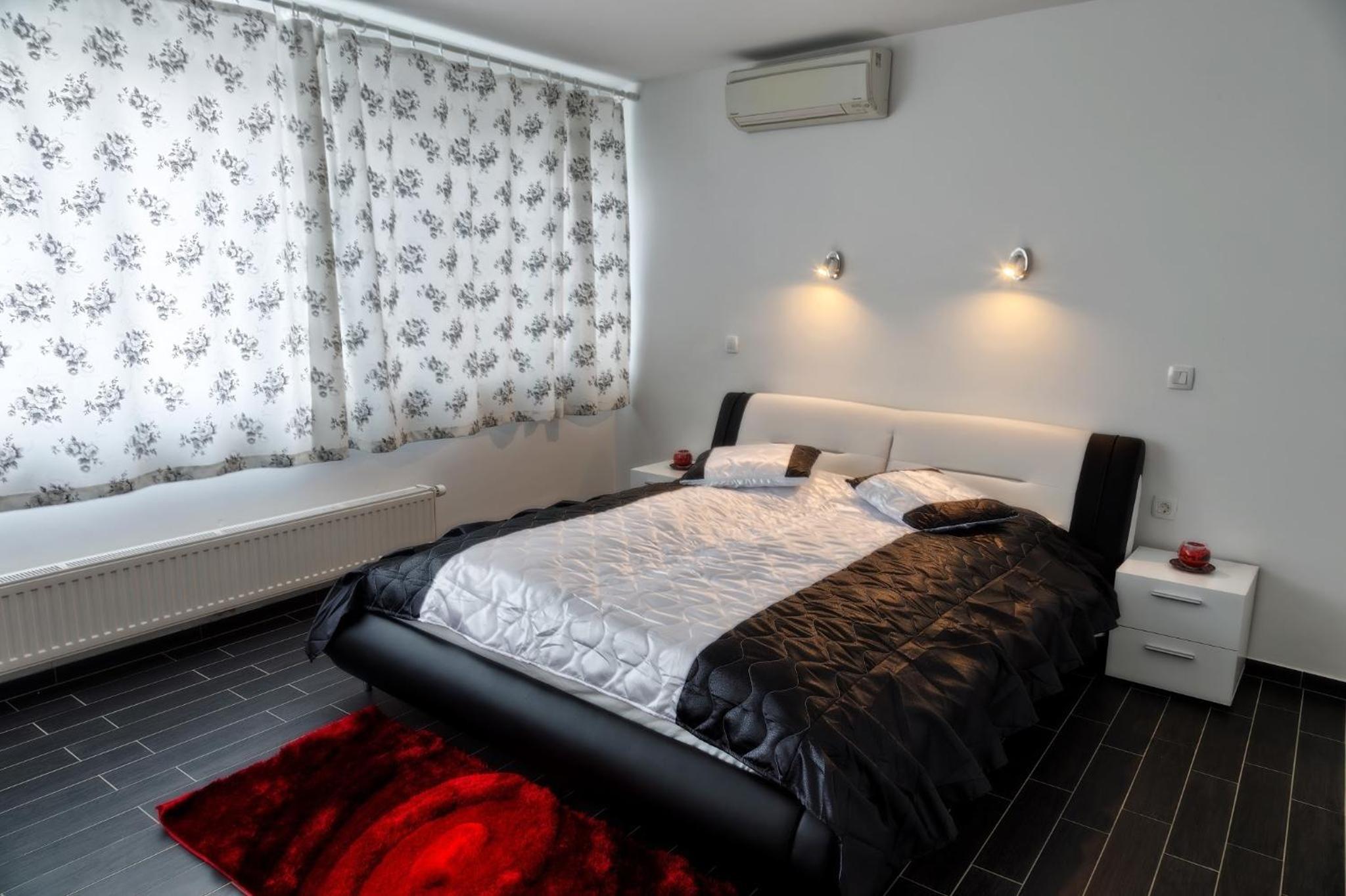 Deluxe Double Room with City View - Photo 4
