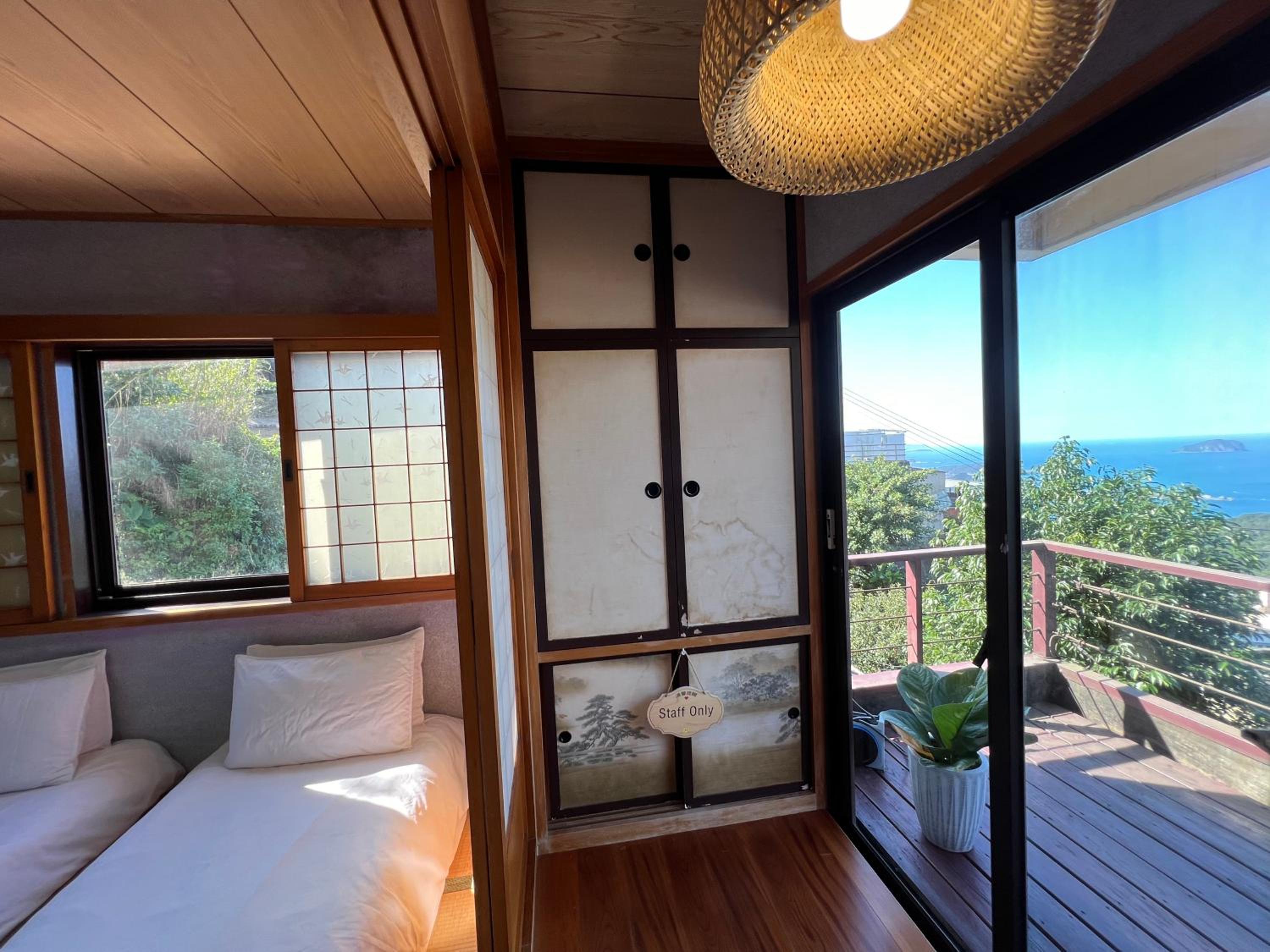 Sea View Quad Room With Bathtub