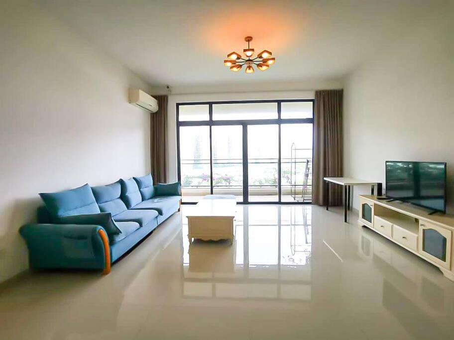 Four-Bedroom Apartment with Balcony  photo 1