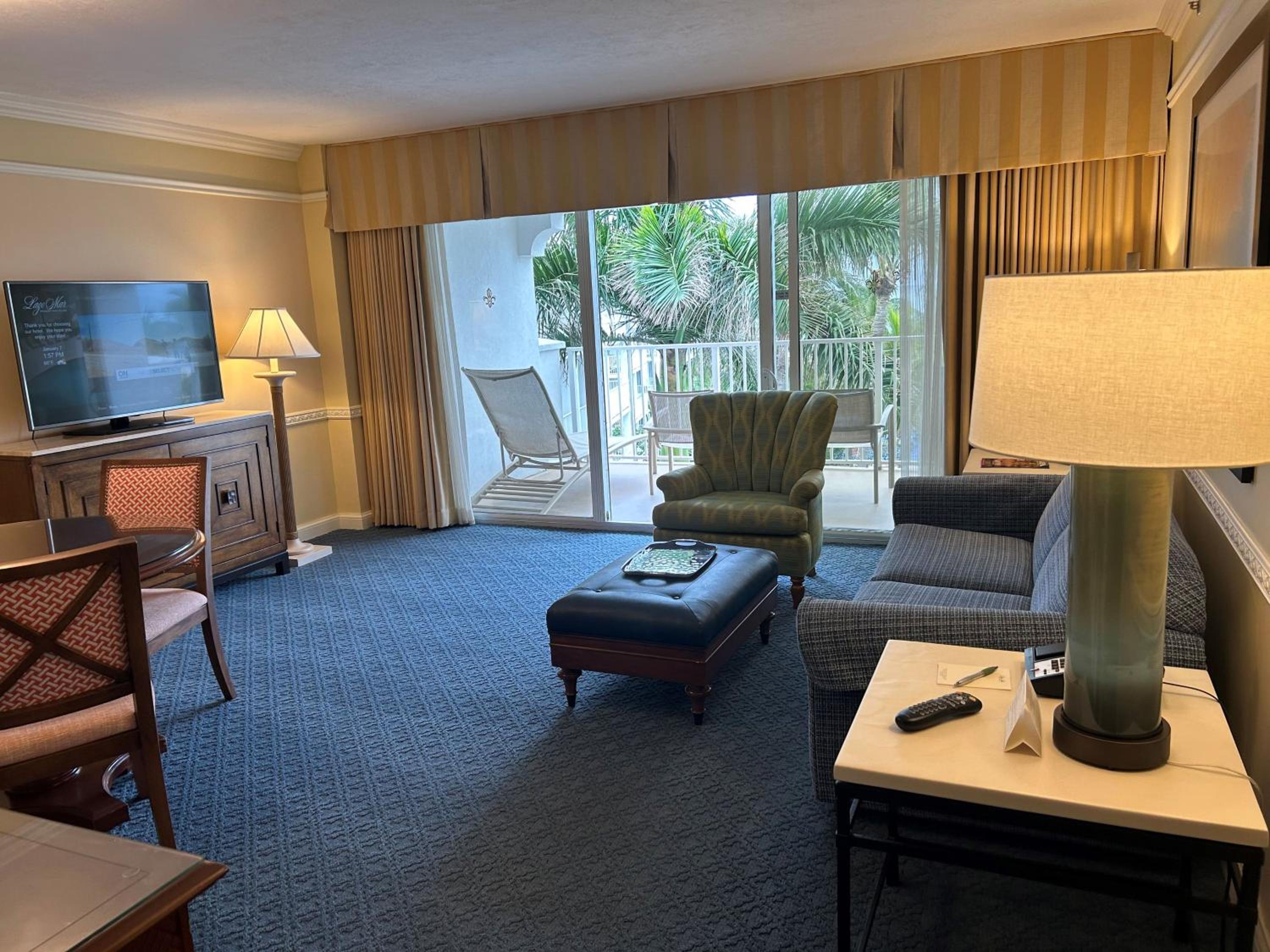 Executive One-Bedroom Suite with Two Double Beds - Photo 1