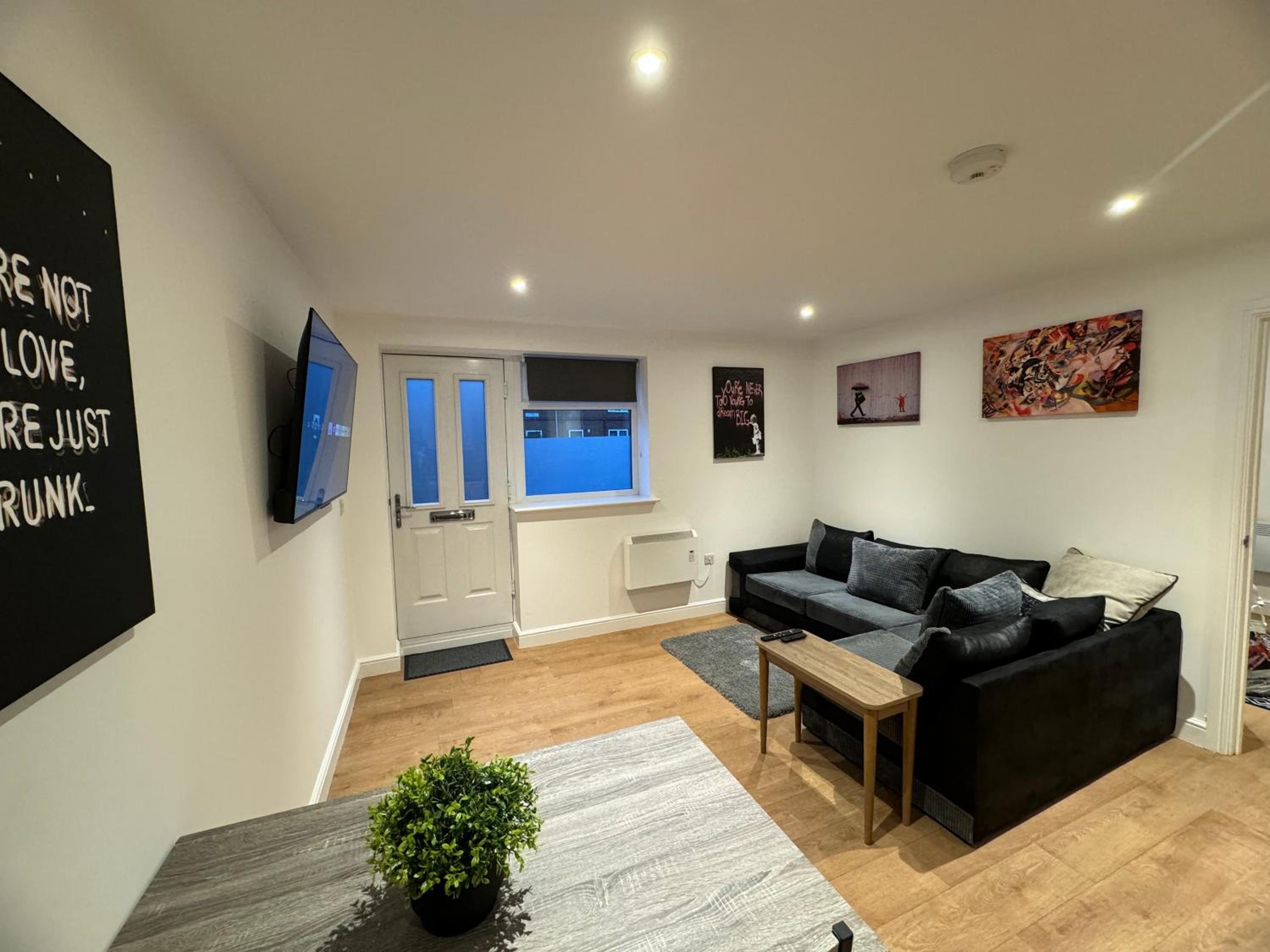 One-Bedroom Apartment photo 2