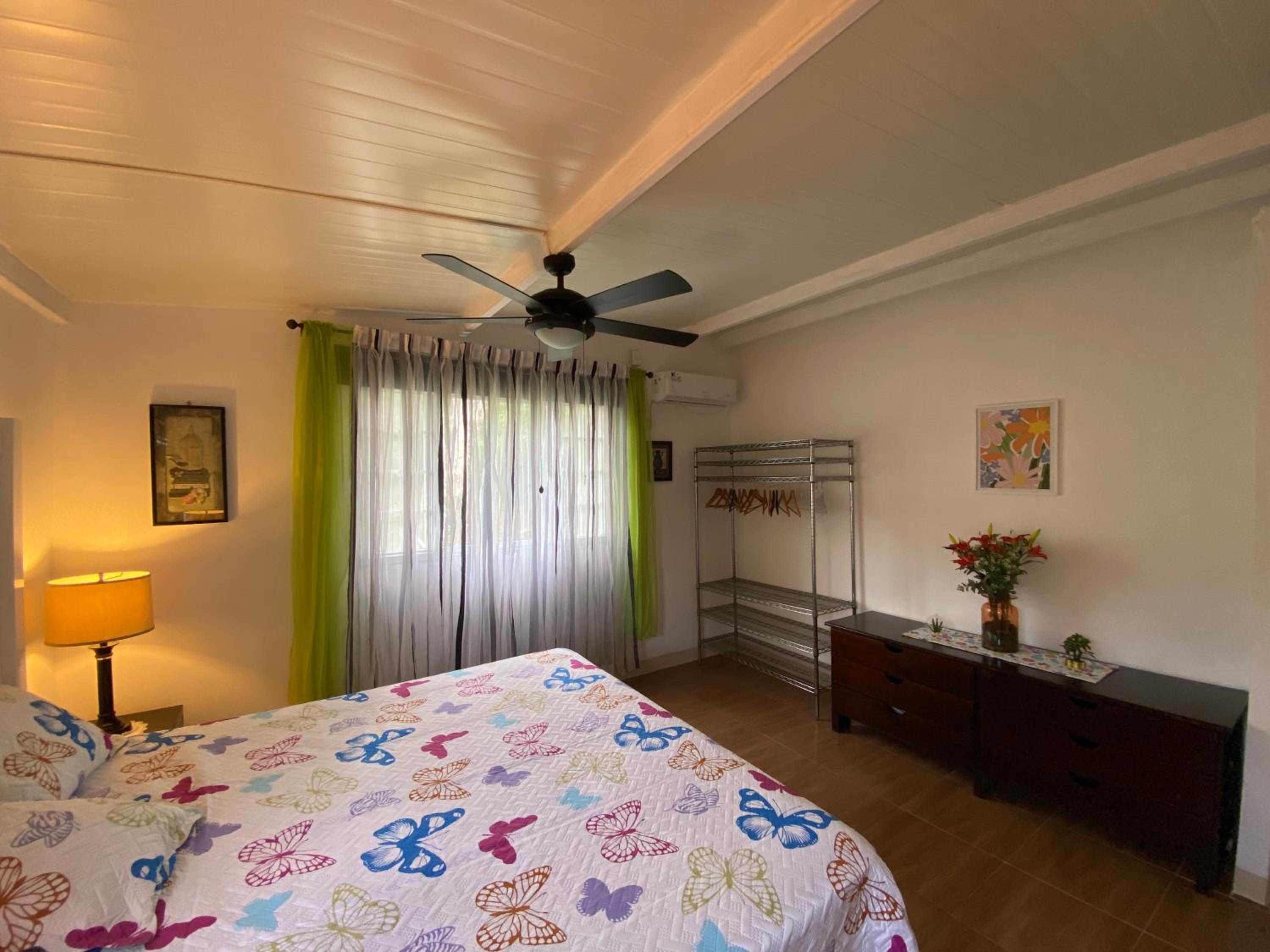 Queen Room photo 2