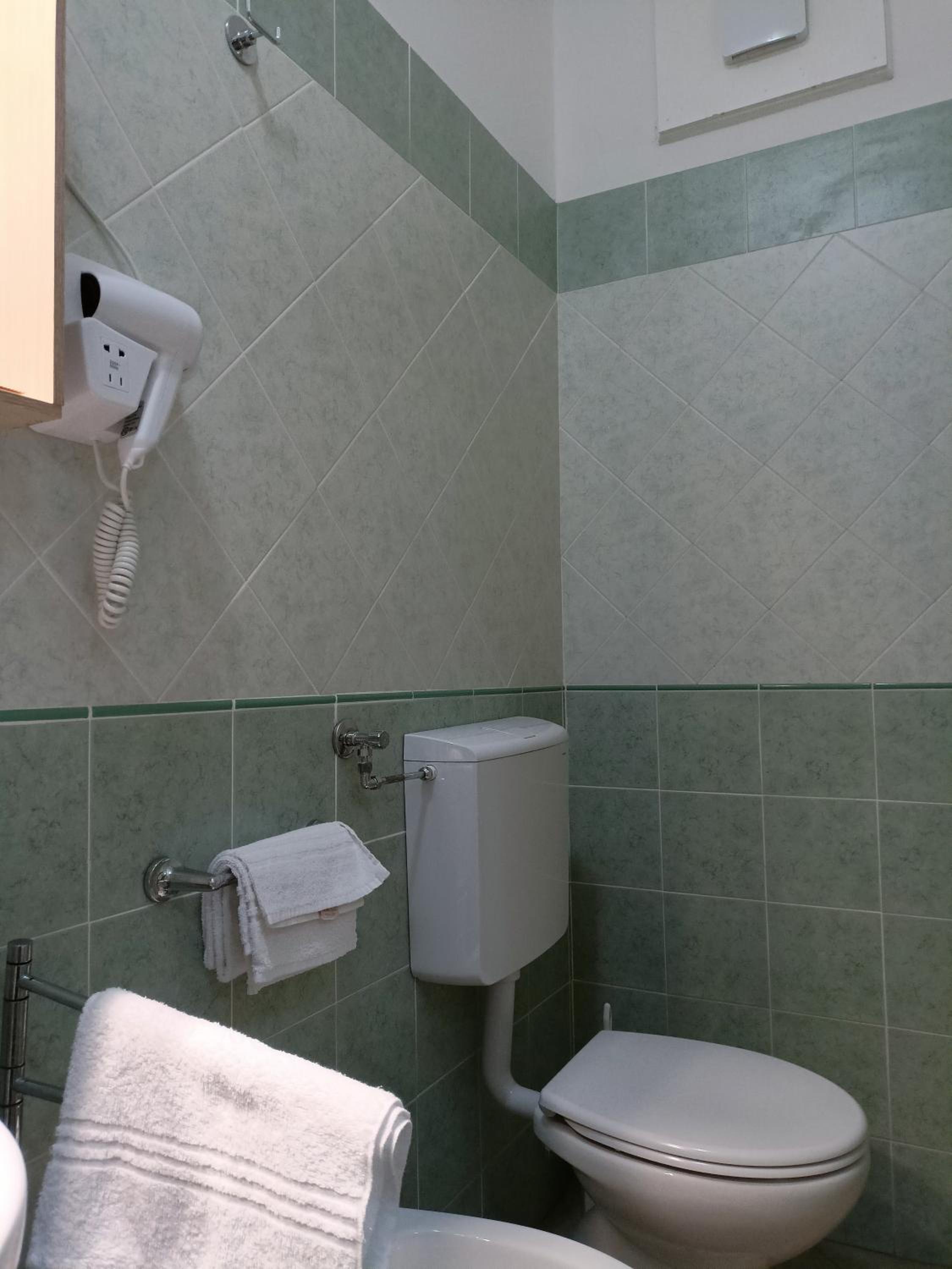 Twin Room with Sea View - Photo 3