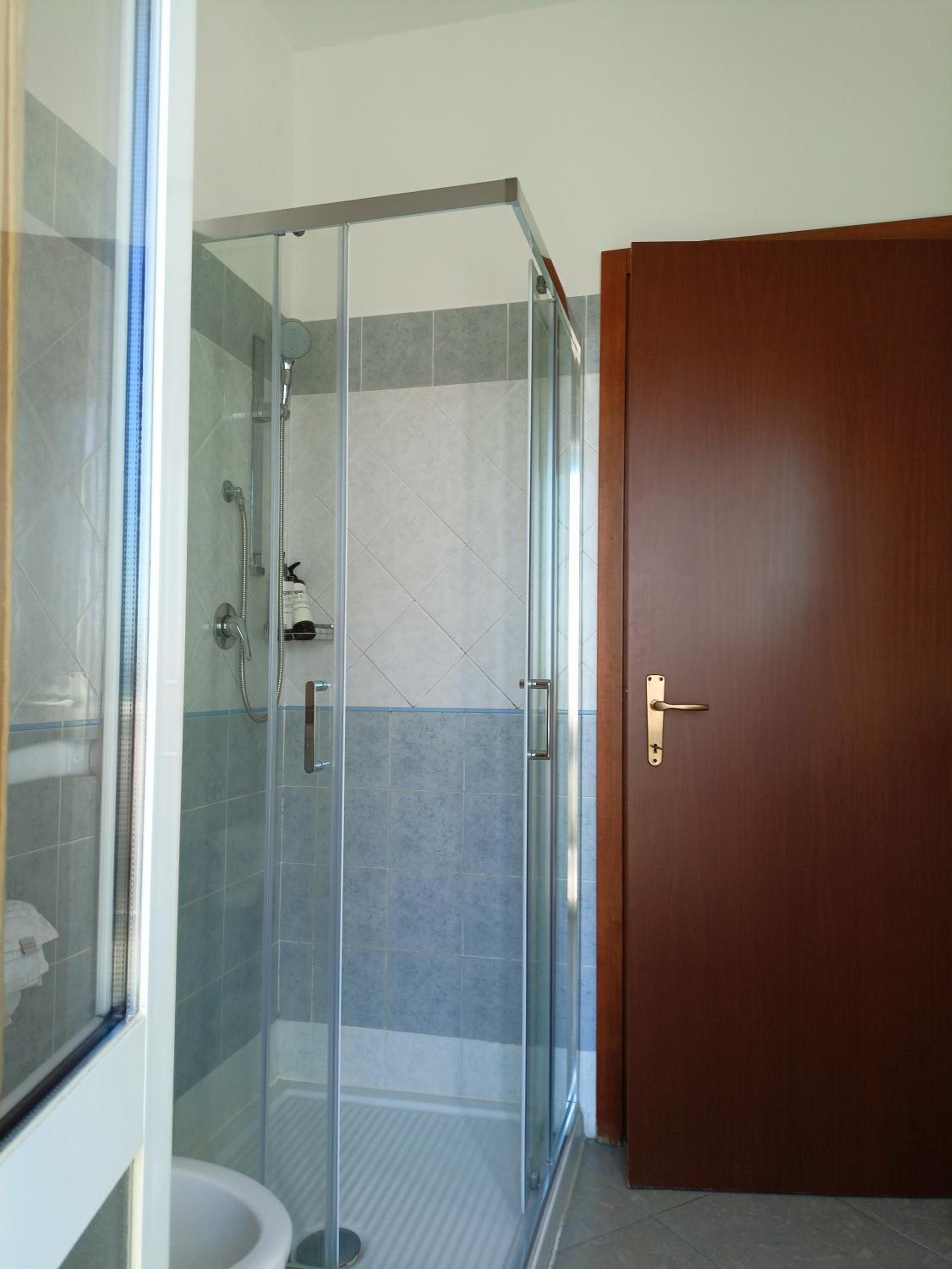 Double Room with Balcony and Sea View - Photo 4