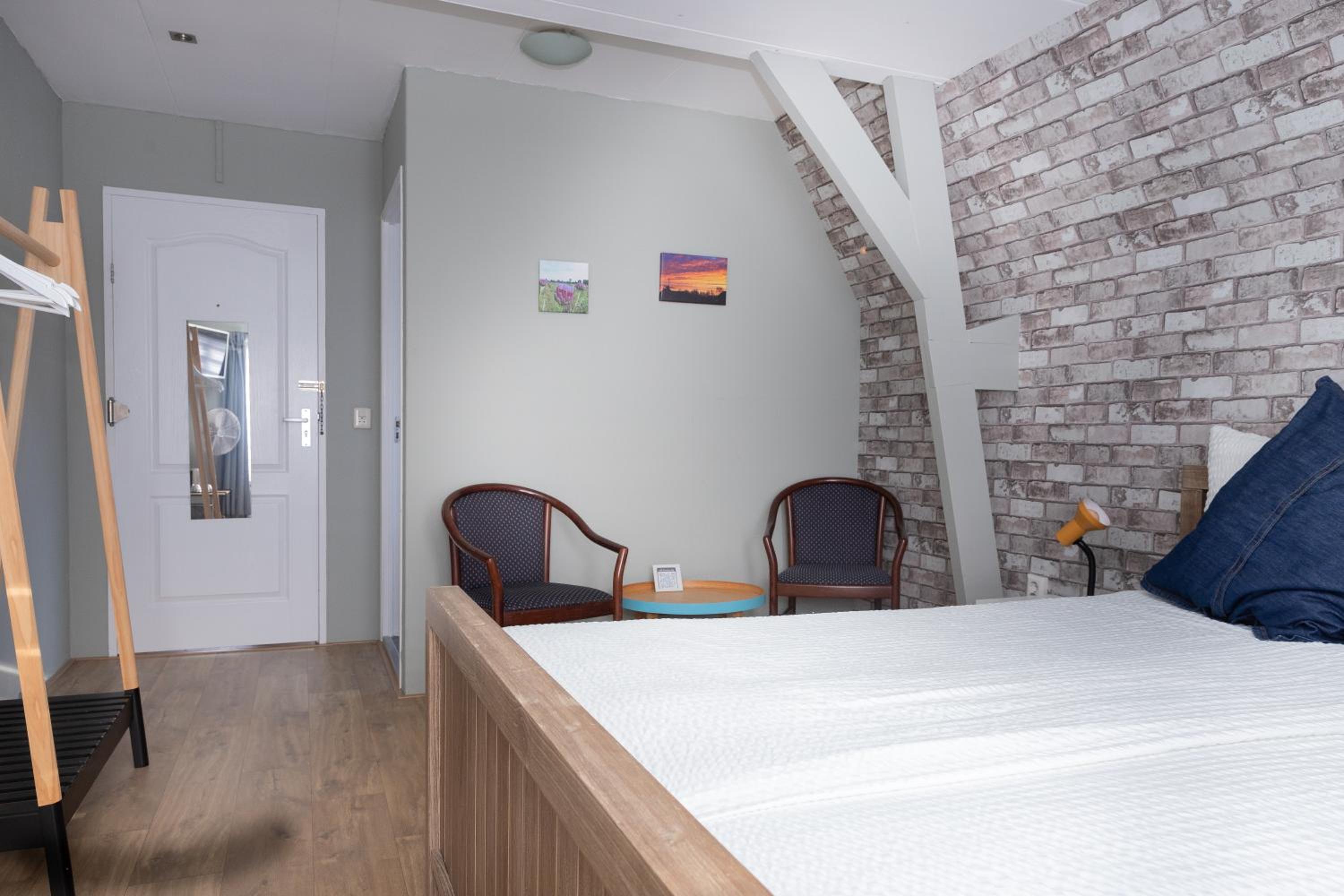 Double Room with Private Bathroom photo 2