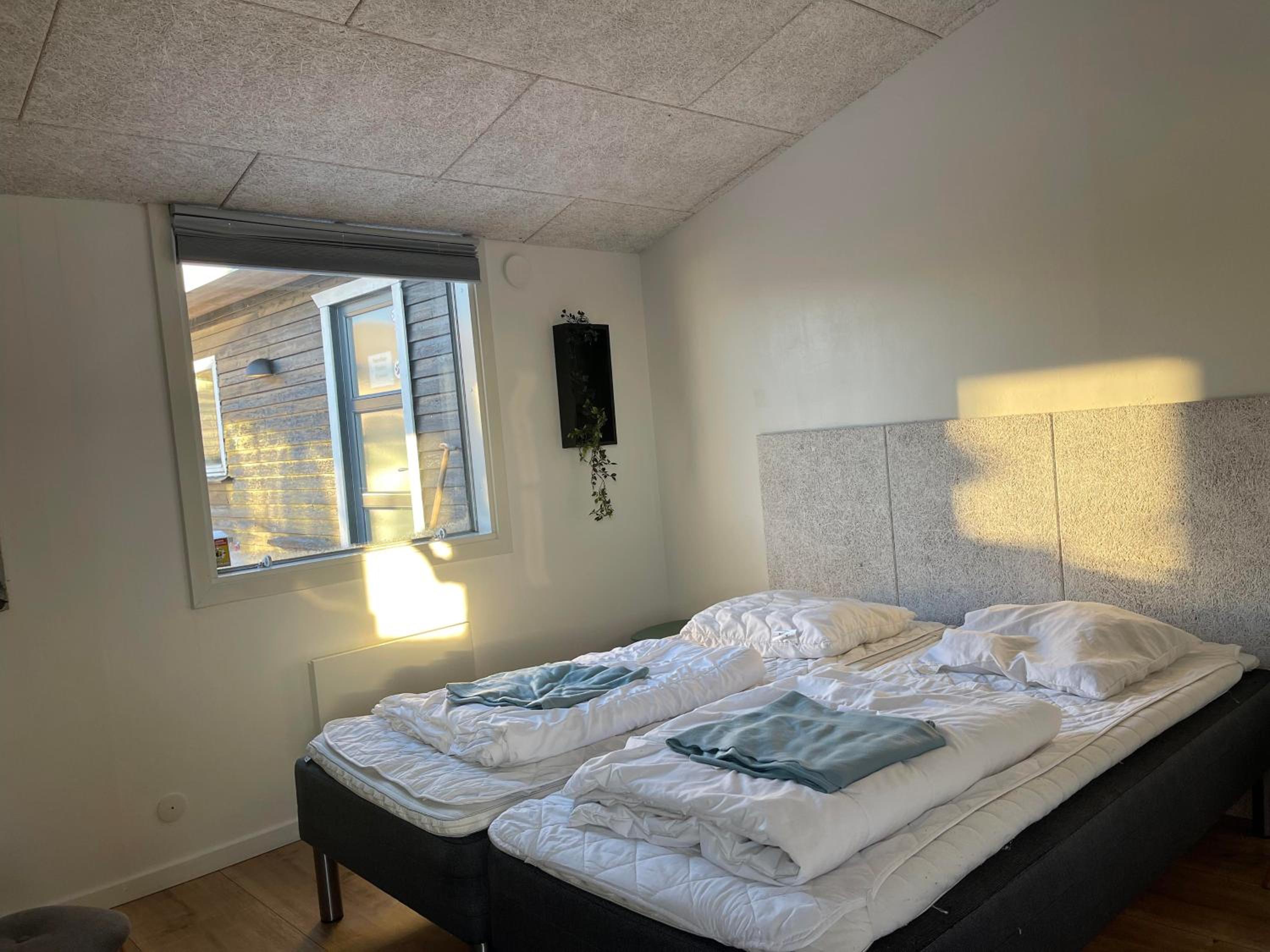 Twin Room with Bathroom - Photo 4