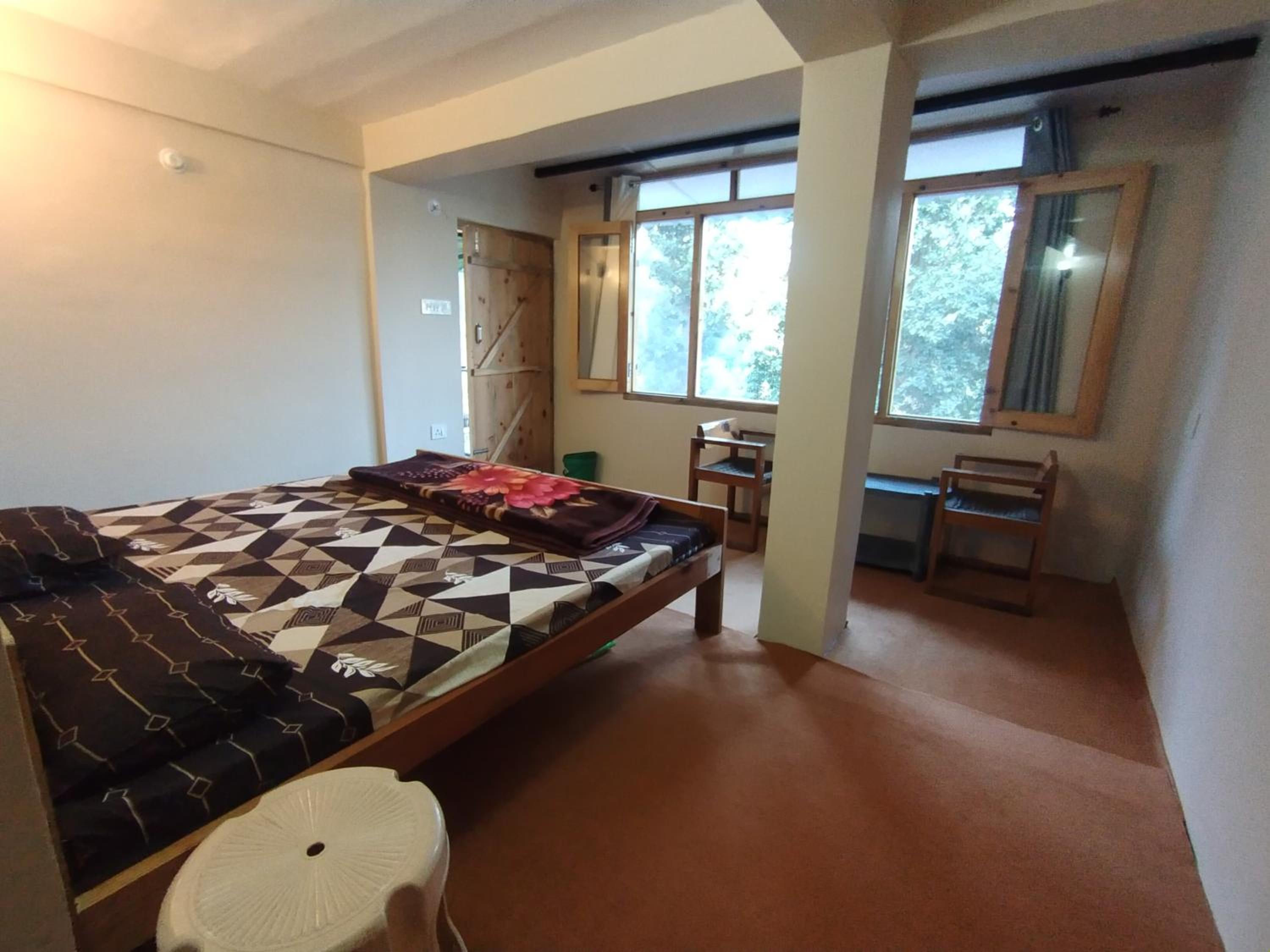 Small Double Room - Photo 12
