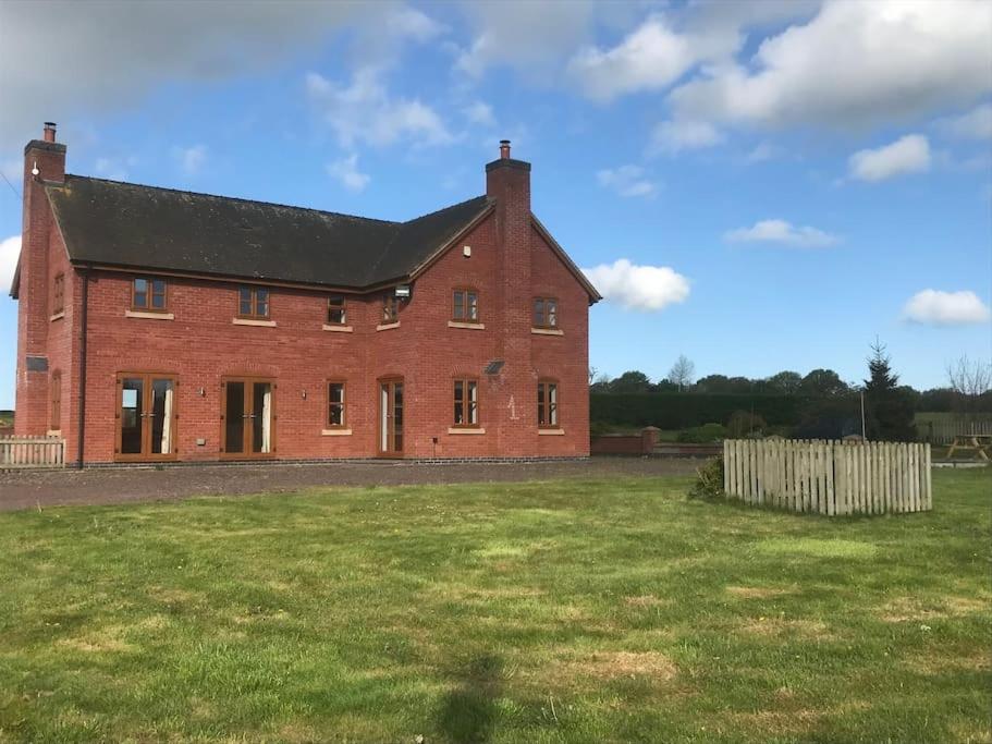 Three-Bedroom House photo 2