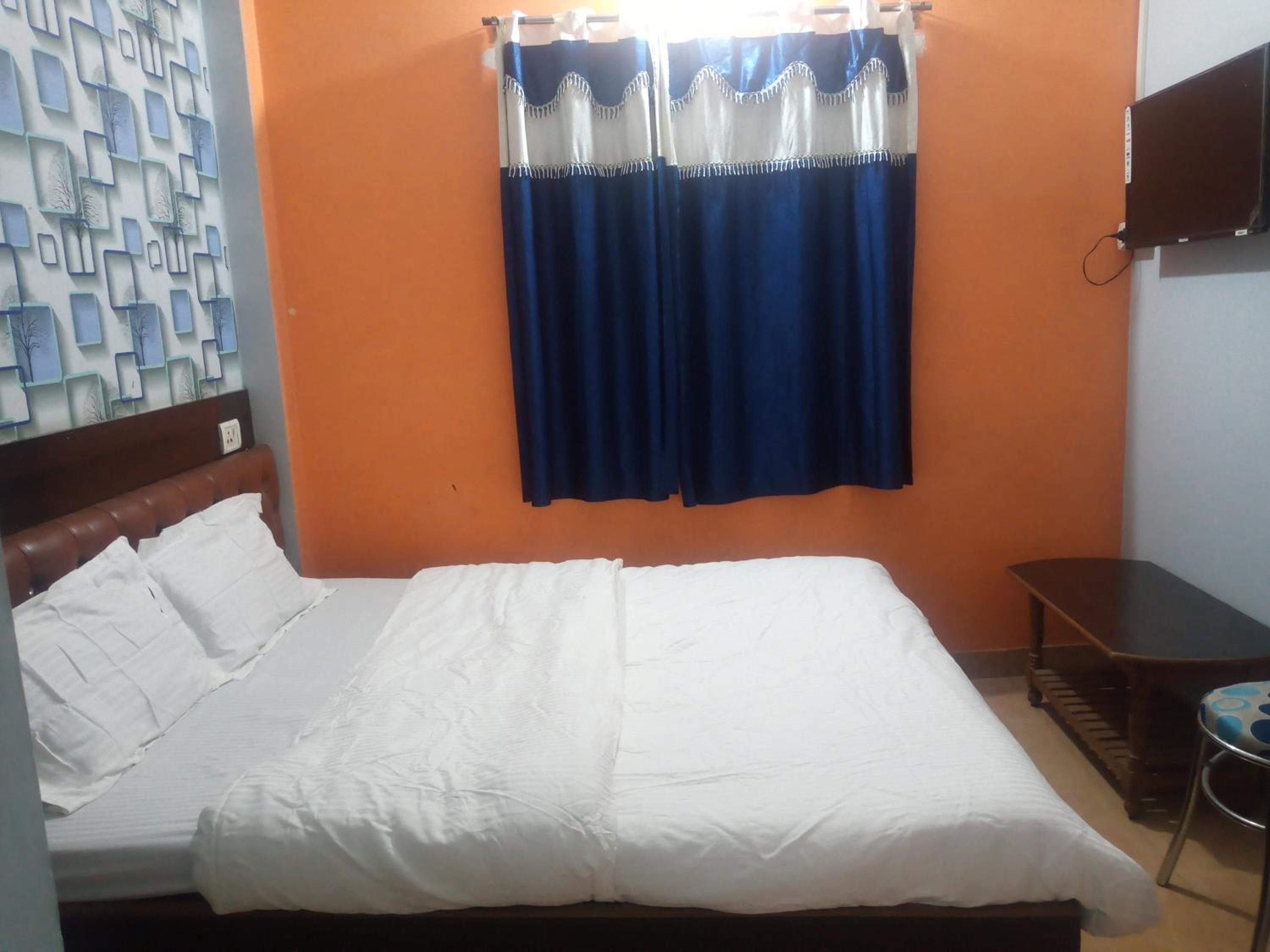 Standard Double Room with Fan - Photo 8