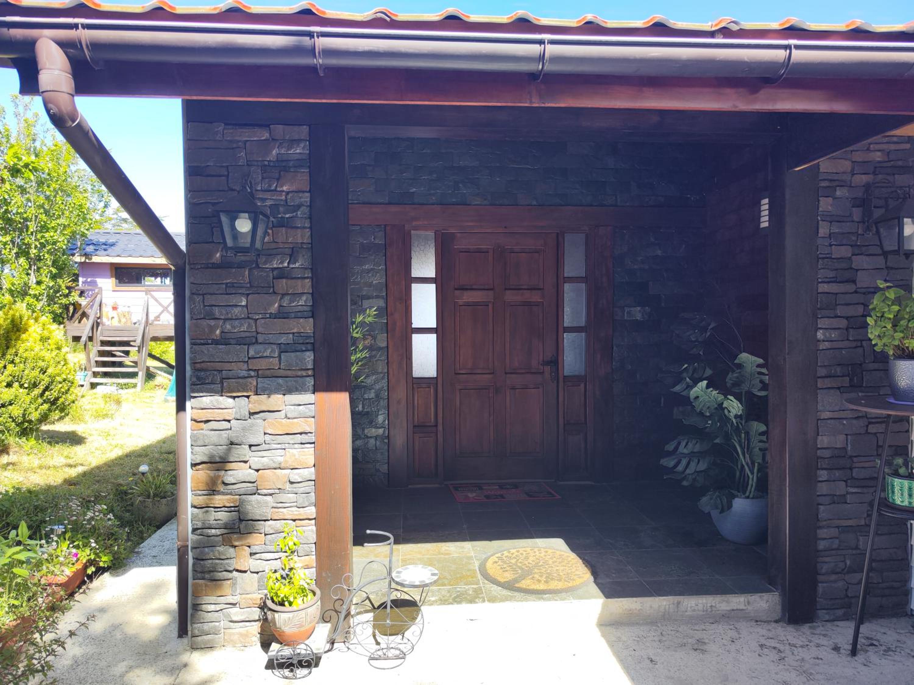 Three-Bedroom House photo 3