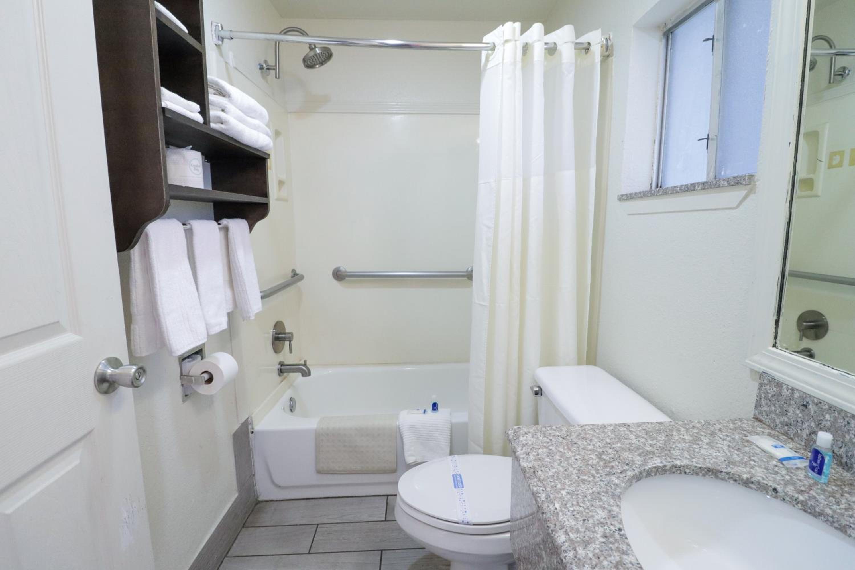 King Room - Non-Smoking - Photo 12